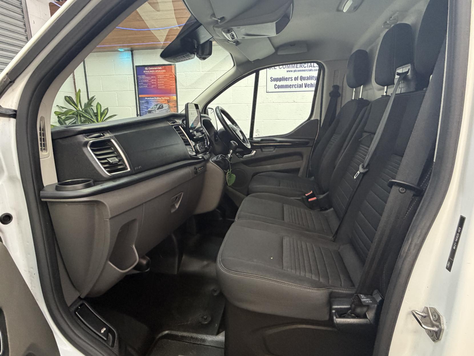 2023 Ford Transit Custom 2.0 300 EcoBlue Limited Panel Van 5dr Diesel Manual L2 H1 Euro 6 (s/s) (130 ps) - Thumbnail 24