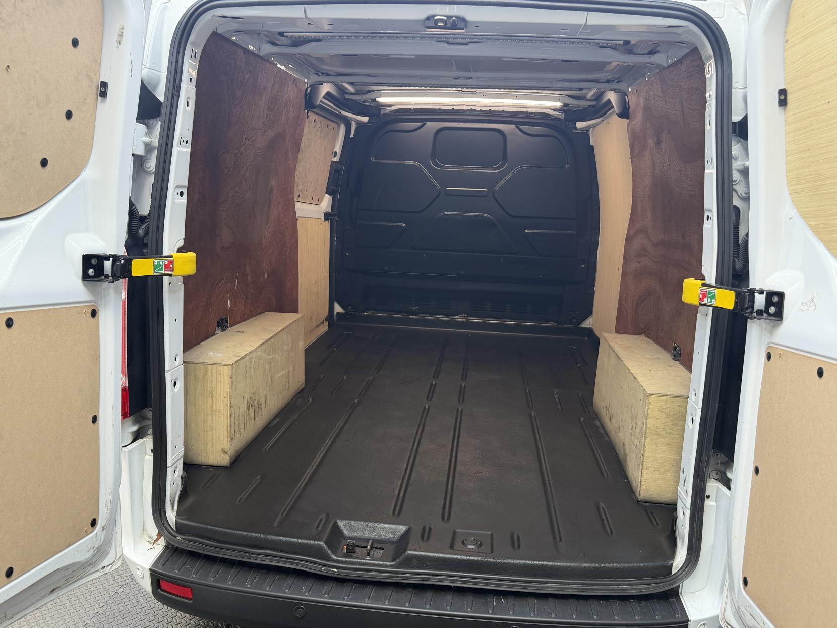 2023 Ford Transit Custom 2.0 300 EcoBlue Limited Panel Van 5dr Diesel Manual L2 H1 Euro 6 (s/s) (130 ps) - Thumbnail 13