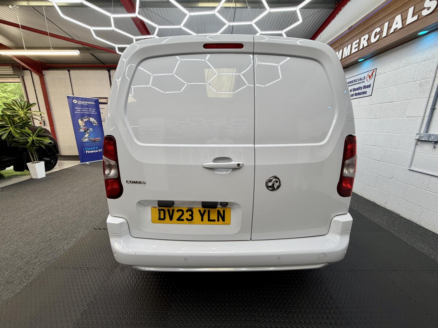 2023 Vauxhall Combo 1.5 Turbo D 2300 Pro Panel Van 6dr Diesel Manual L2 H1 Euro 6 (s/s) (100 ps) - Thumbnail 6