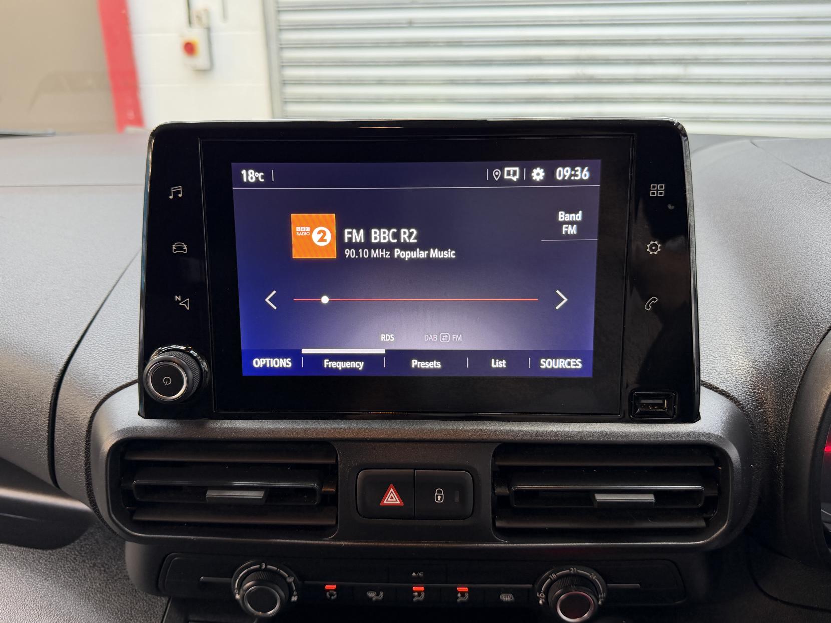 2023 Vauxhall Combo 1.5 Turbo D 2300 Pro Panel Van 6dr Diesel Manual L2 H1 Euro 6 (s/s) (100 ps) - Thumbnail 14
