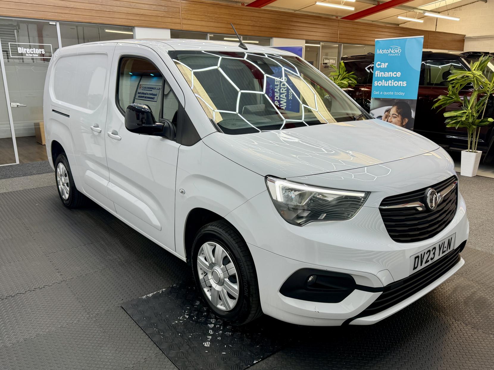 2023 Vauxhall Combo 1.5 Turbo D 2300 Pro Panel Van 6dr Diesel Manual L2 H1 Euro 6 (s/s) (100 ps) - Thumbnail 7