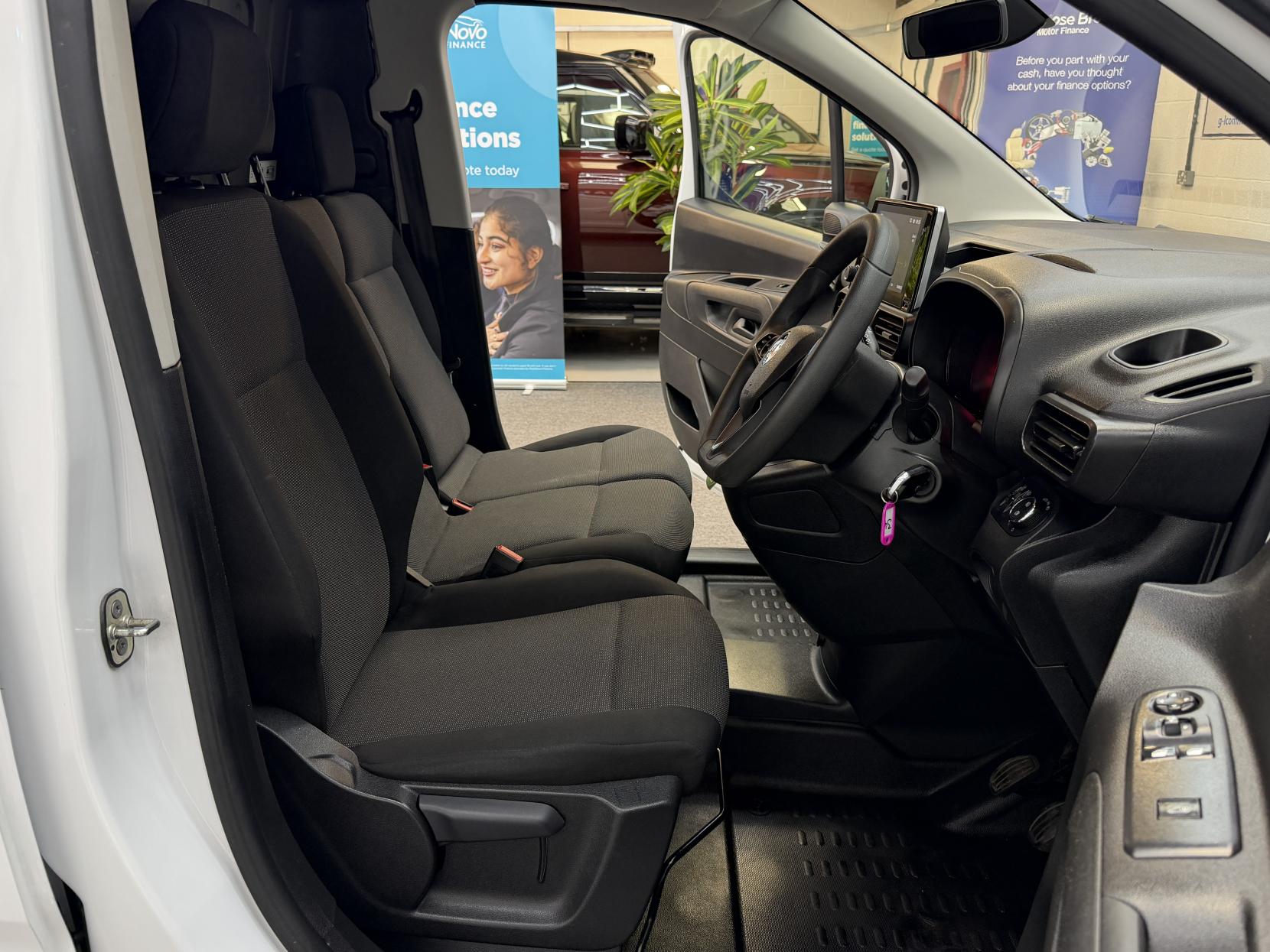 2023 Vauxhall Combo 1.5 Turbo D 2300 Pro Panel Van 6dr Diesel Manual L2 H1 Euro 6 (s/s) (100 ps) - Thumbnail 9