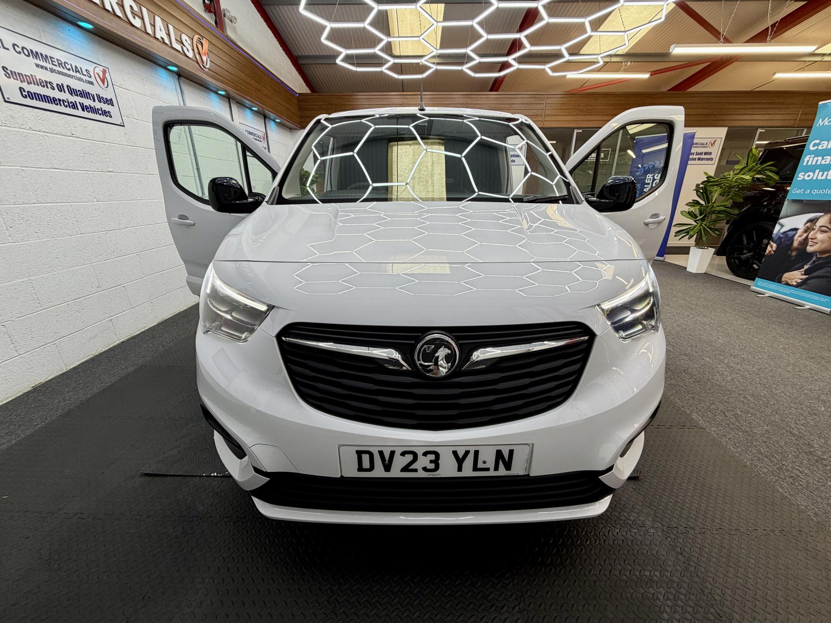 2023 Vauxhall Combo 1.5 Turbo D 2300 Pro Panel Van 6dr Diesel Manual L2 H1 Euro 6 (s/s) (100 ps) - Thumbnail 3
