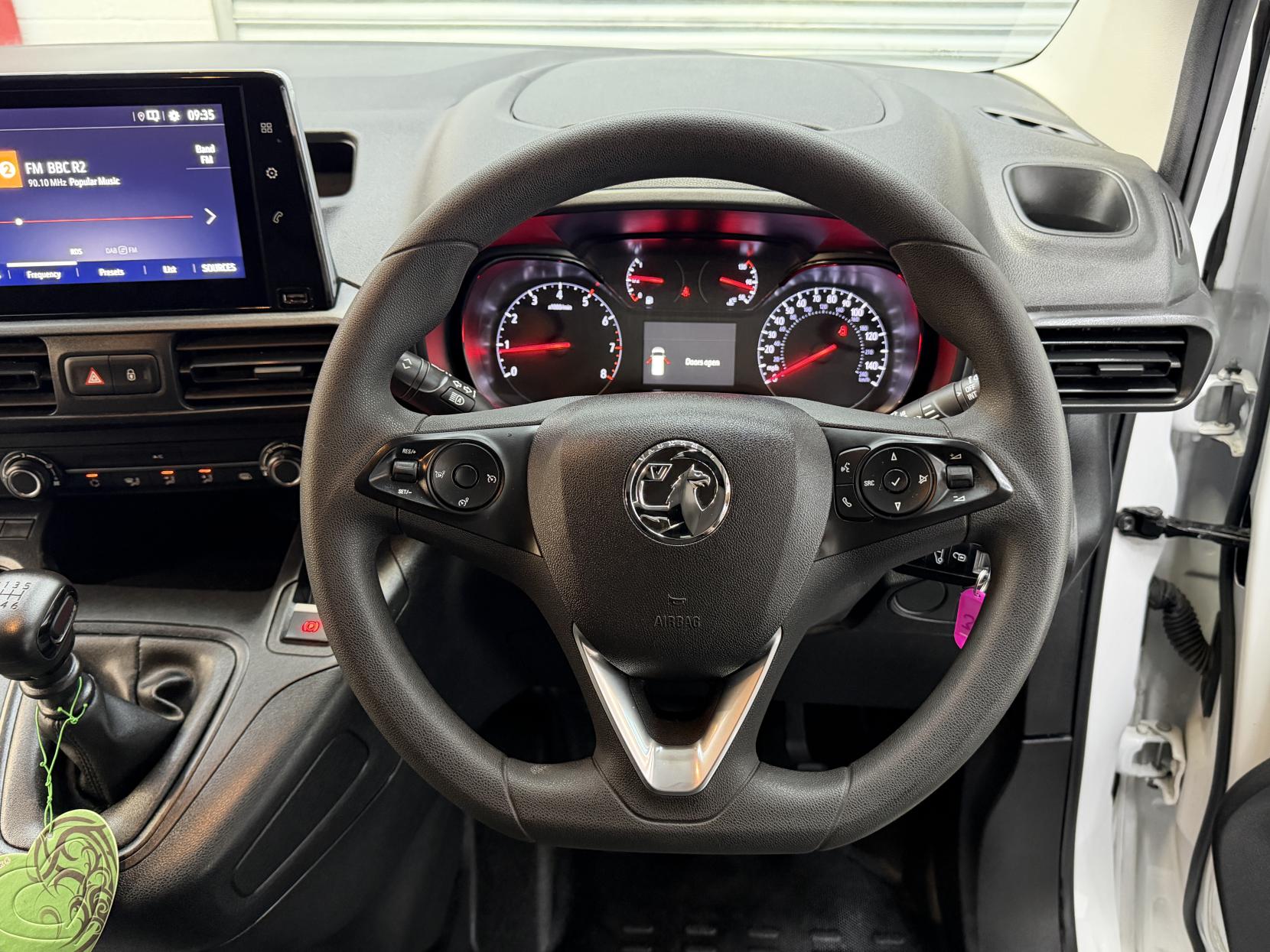 2023 Vauxhall Combo 1.5 Turbo D 2300 Pro Panel Van 6dr Diesel Manual L2 H1 Euro 6 (s/s) (100 ps) - Thumbnail 12
