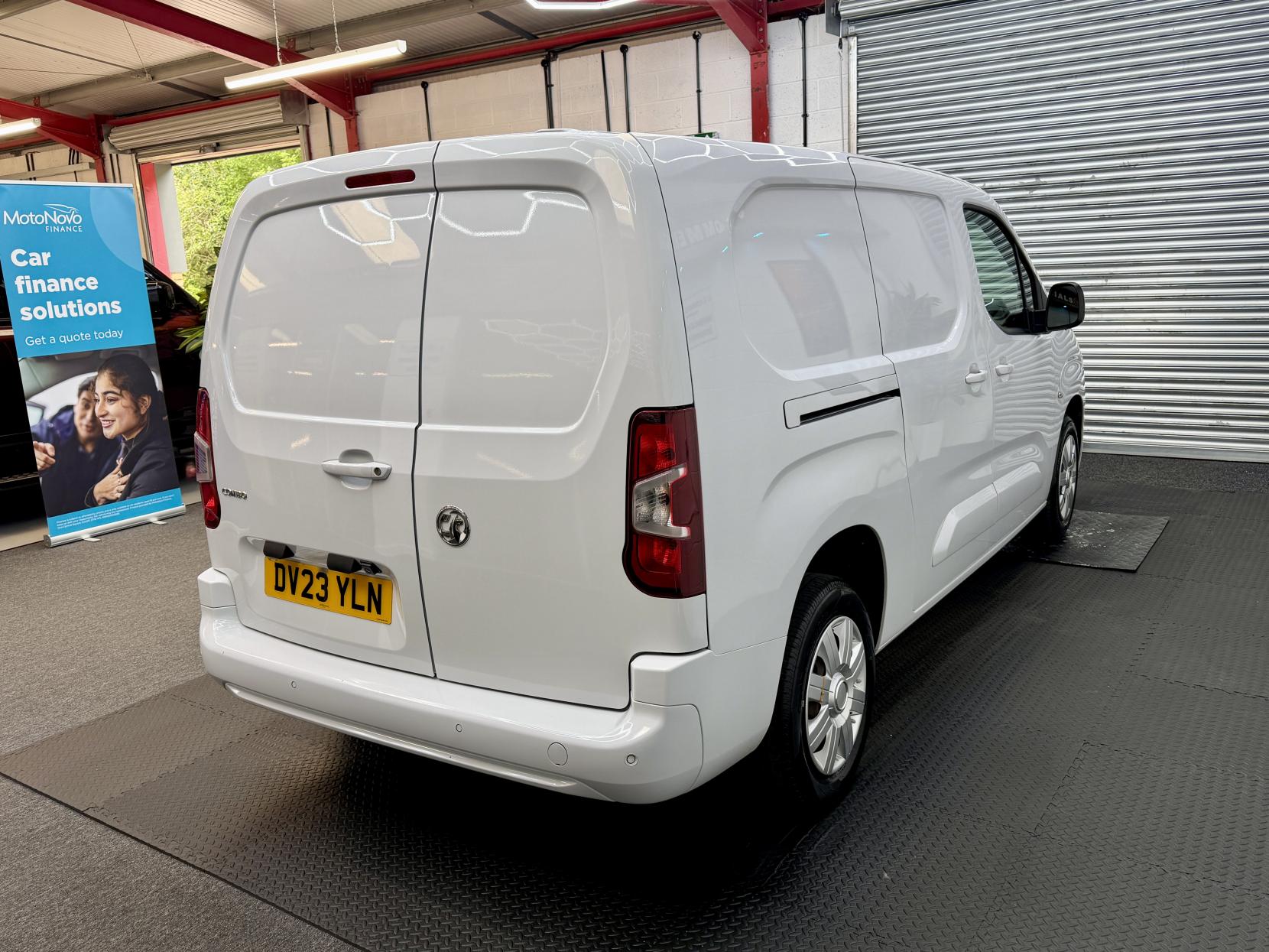 2023 Vauxhall Combo 1.5 Turbo D 2300 Pro Panel Van 6dr Diesel Manual L2 H1 Euro 6 (s/s) (100 ps) - Thumbnail 5