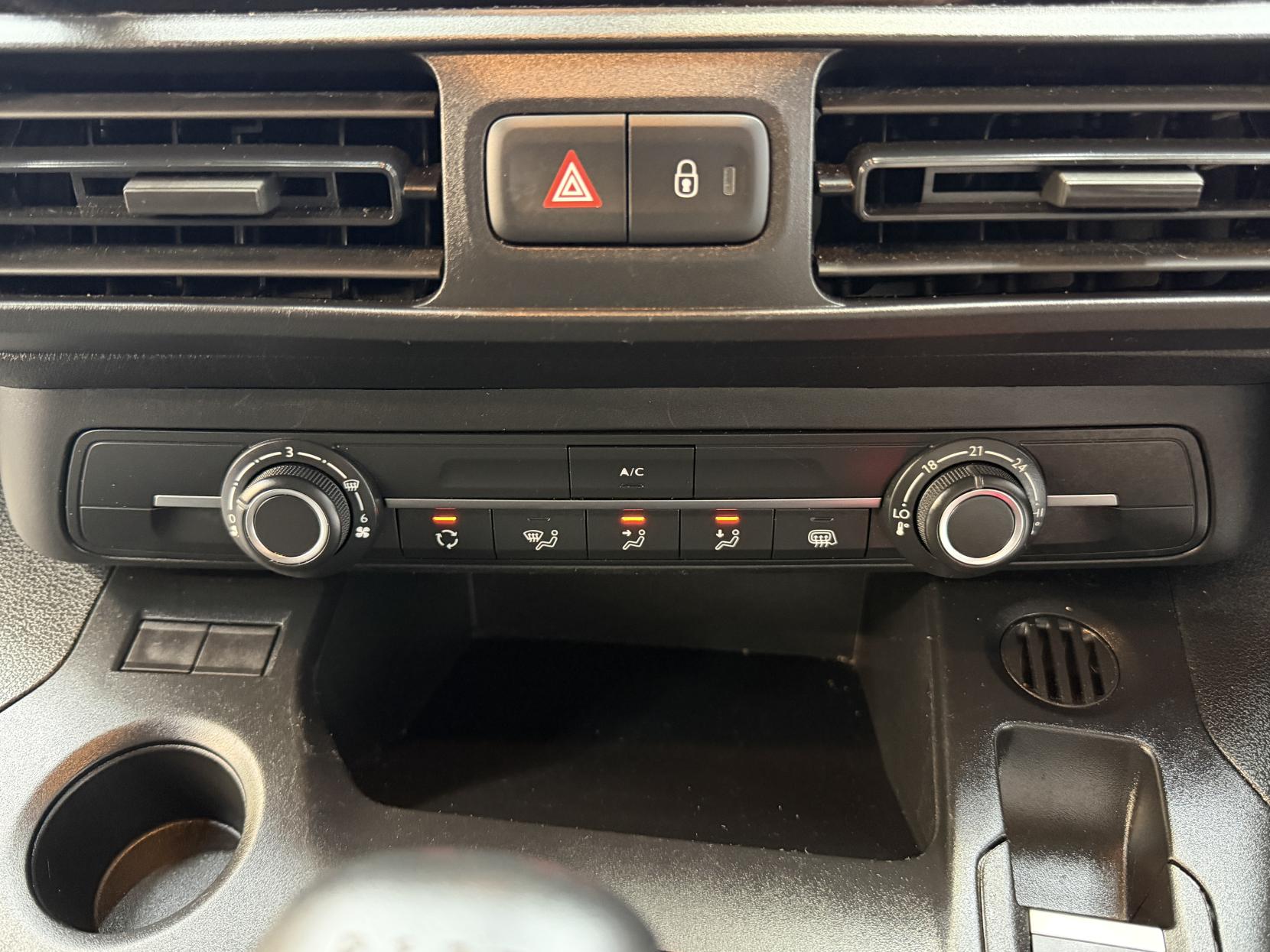 2023 Vauxhall Combo 1.5 Turbo D 2300 Pro Panel Van 6dr Diesel Manual L2 H1 Euro 6 (s/s) (100 ps) - Thumbnail 15
