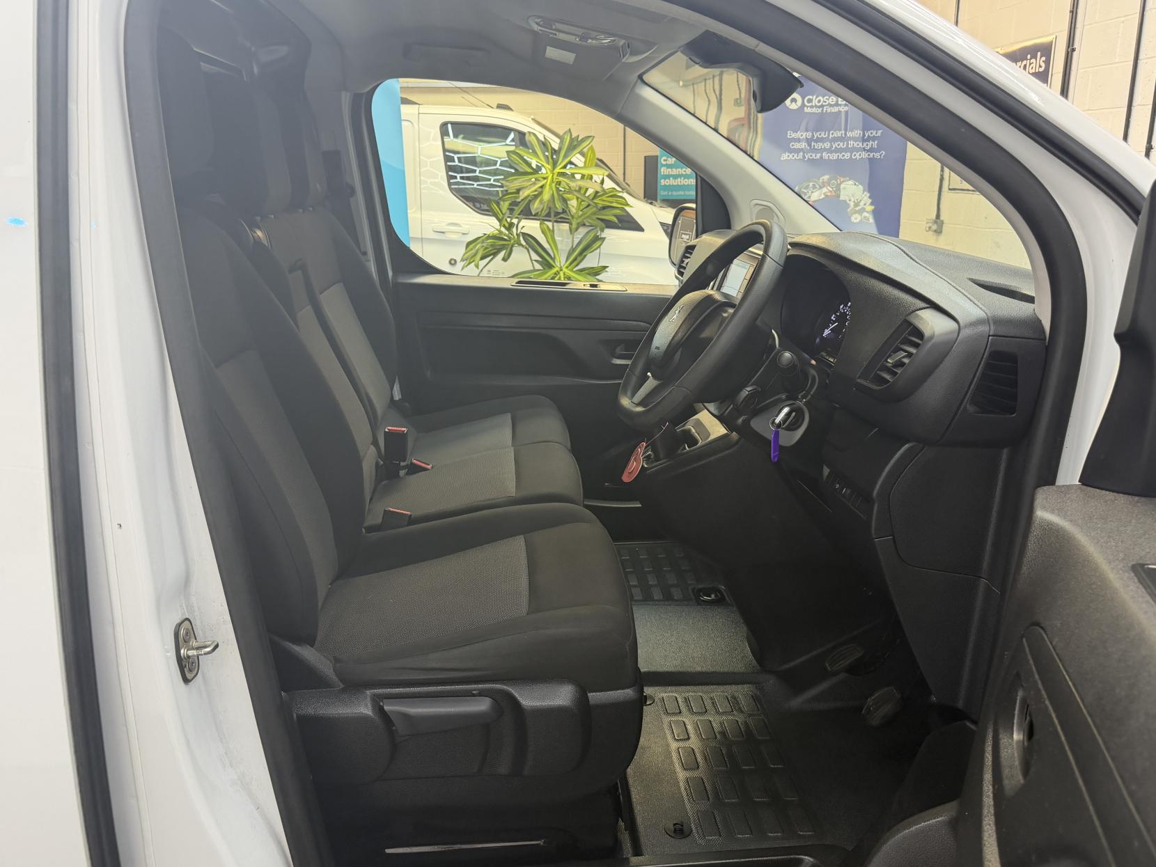 2023 Peugeot Expert 1.5 BlueHDi 1000 Asphalt Premium + Long Panel Van 6dr Diesel Manual LWB Euro 6 (s/s) (100 bhp) - Thumbnail 10