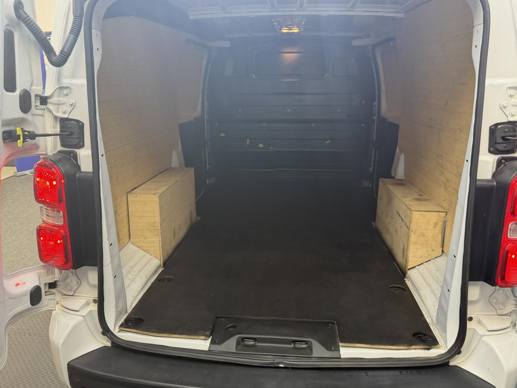 2023 Peugeot Expert 1.5 BlueHDi 1000 Asphalt Premium + Long Panel Van 6dr Diesel Manual LWB Euro 6 (s/s) (100 bhp) - Thumbnail 16