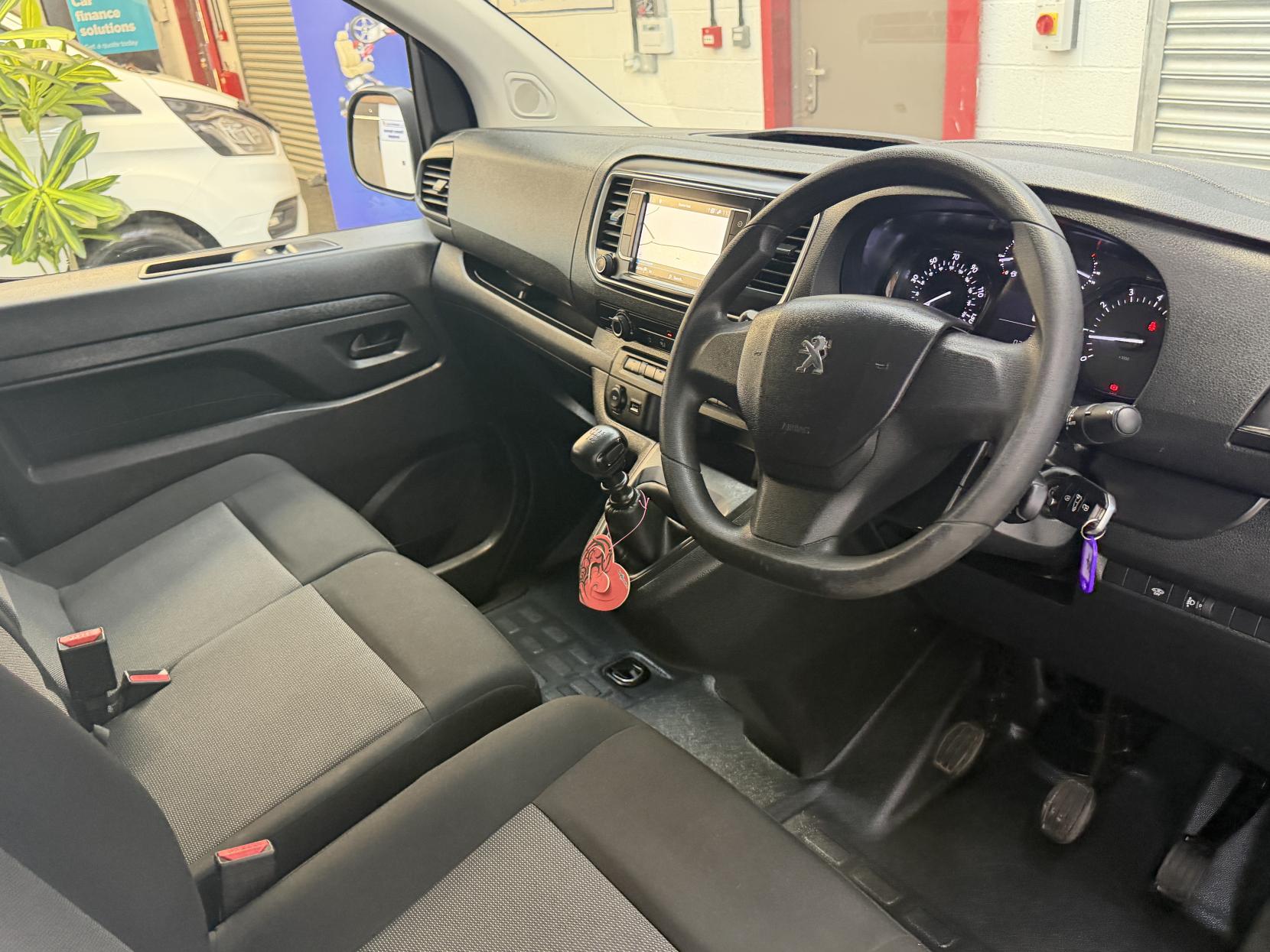 2023 Peugeot Expert 1.5 BlueHDi 1000 Asphalt Premium + Long Panel Van 6dr Diesel Manual LWB Euro 6 (s/s) (100 bhp) - Thumbnail 17
