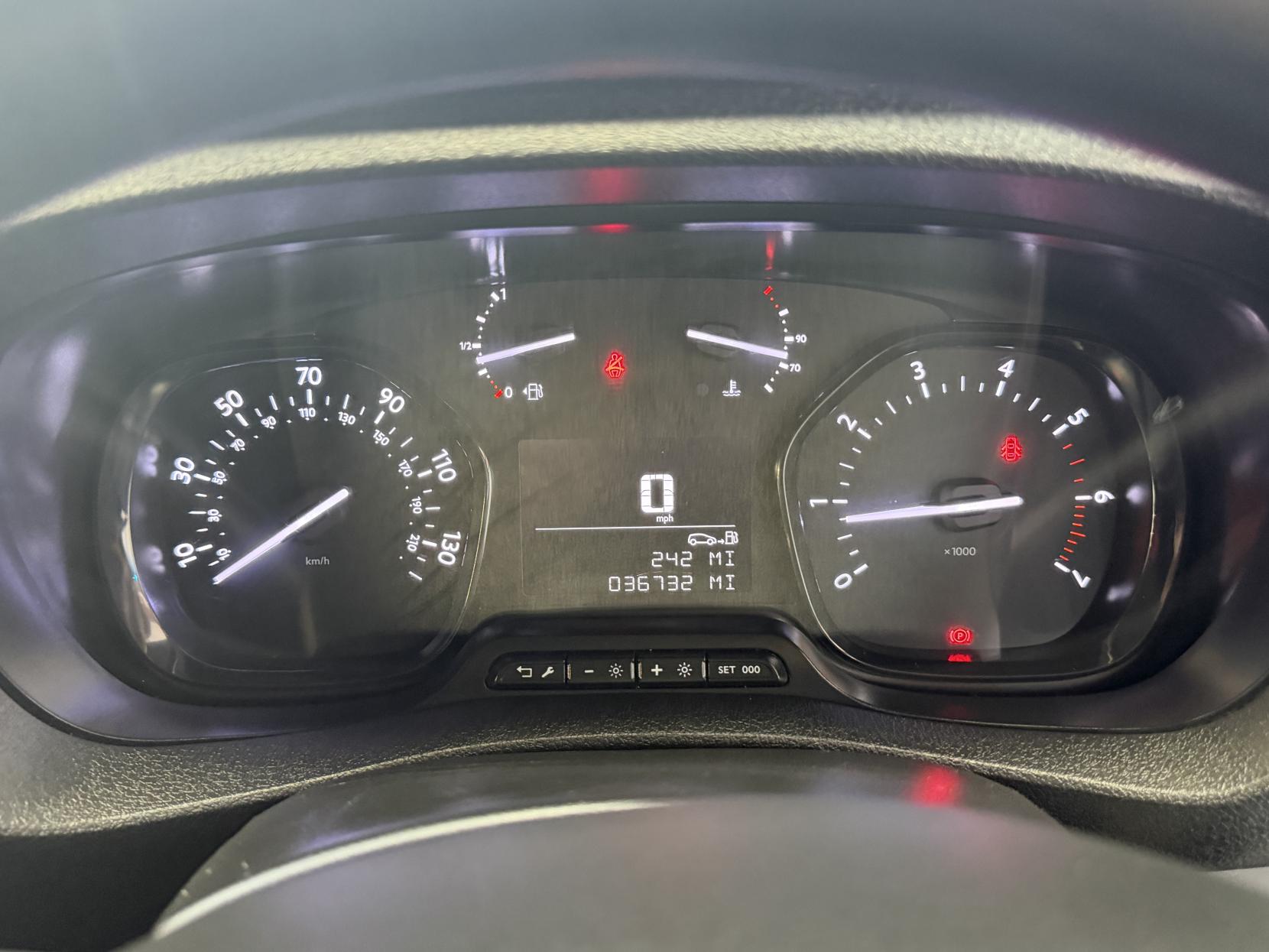 2023 Peugeot Expert 1.5 BlueHDi 1000 Asphalt Premium + Long Panel Van 6dr Diesel Manual LWB Euro 6 (s/s) (100 bhp) - Thumbnail 14