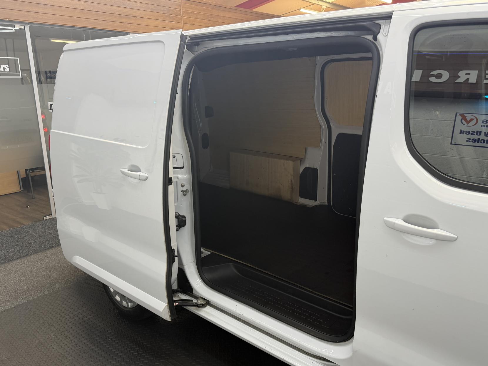 2023 Peugeot Expert 1.5 BlueHDi 1000 Asphalt Premium + Long Panel Van 6dr Diesel Manual LWB Euro 6 (s/s) (100 bhp) - Thumbnail 8