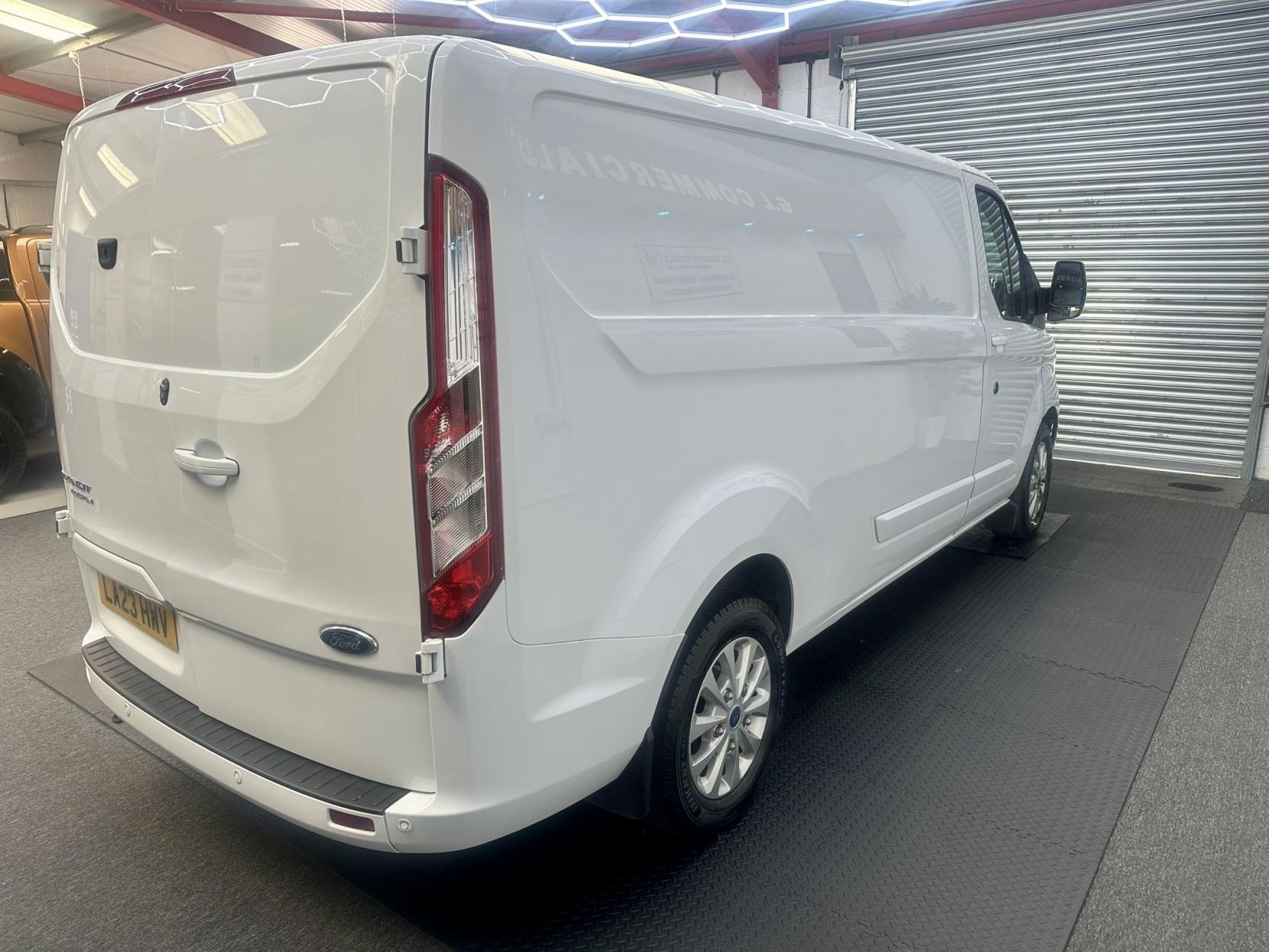 2023 Ford Transit Custom 2.0 300 EcoBlue Limited Panel Van 5dr Diesel Manual L2 H1 Euro 6 (s/s) (130 ps) - Thumbnail 4