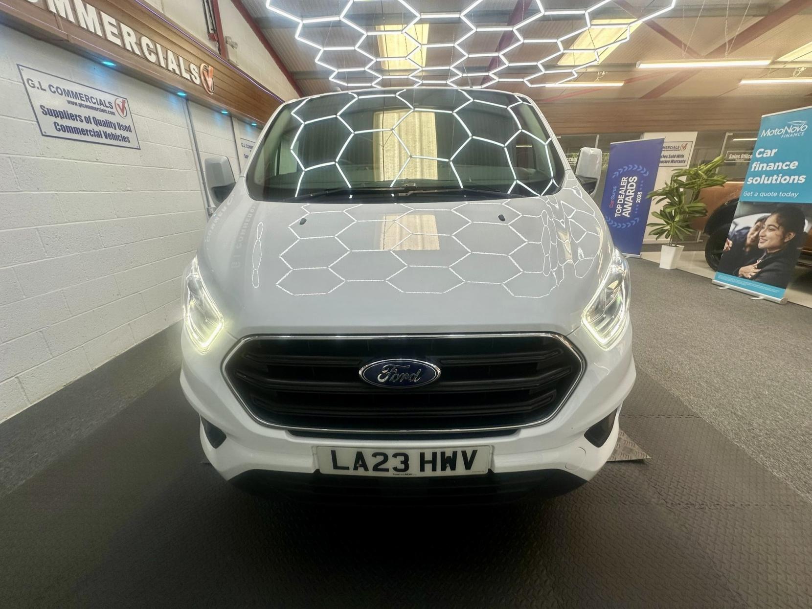 2023 Ford Transit Custom 2.0 300 EcoBlue Limited Panel Van 5dr Diesel Manual L2 H1 Euro 6 (s/s) (130 ps) - Thumbnail 5