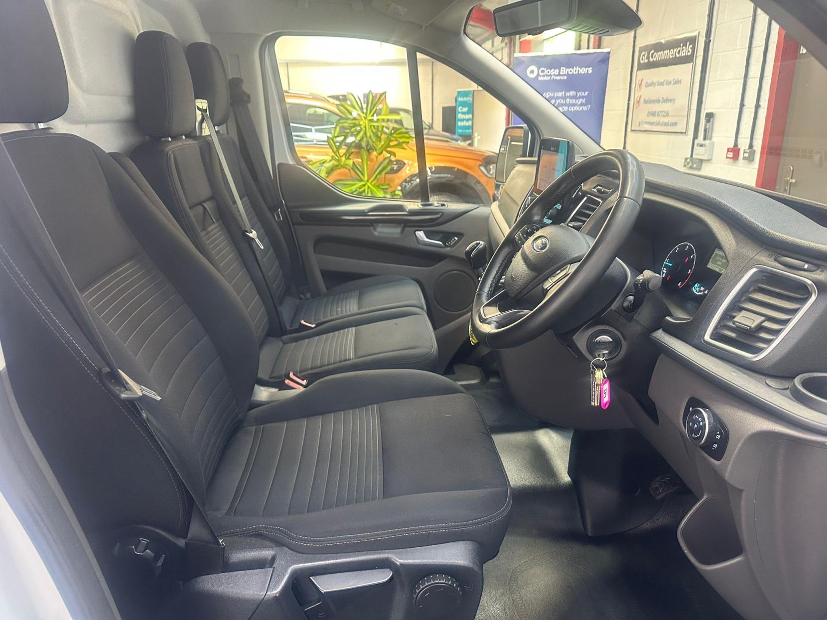 2023 Ford Transit Custom 2.0 300 EcoBlue Limited Panel Van 5dr Diesel Manual L2 H1 Euro 6 (s/s) (130 ps) - Thumbnail 8