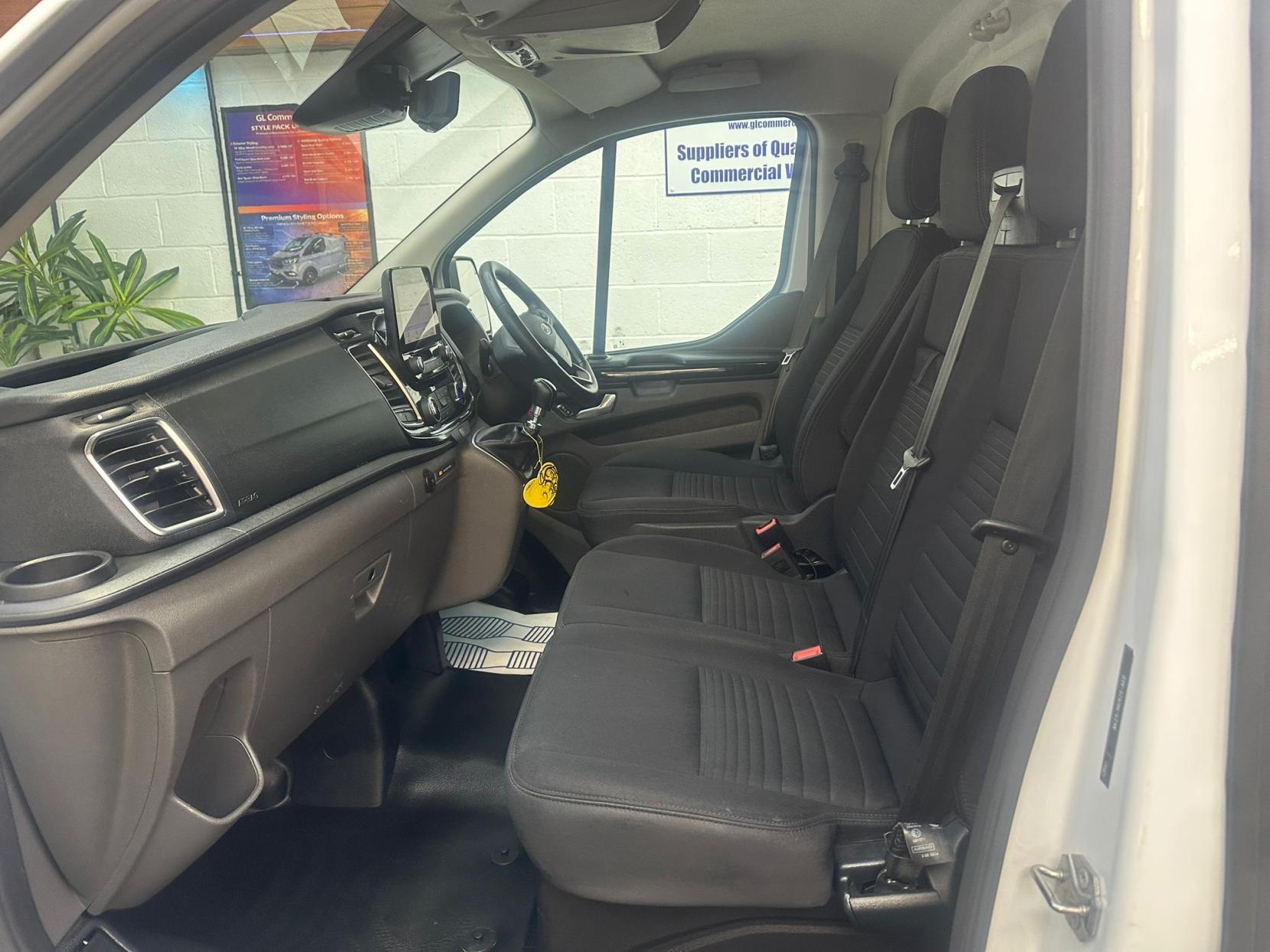 2023 Ford Transit Custom 2.0 300 EcoBlue Limited Panel Van 5dr Diesel Manual L2 H1 Euro 6 (s/s) (130 ps) - Thumbnail 13
