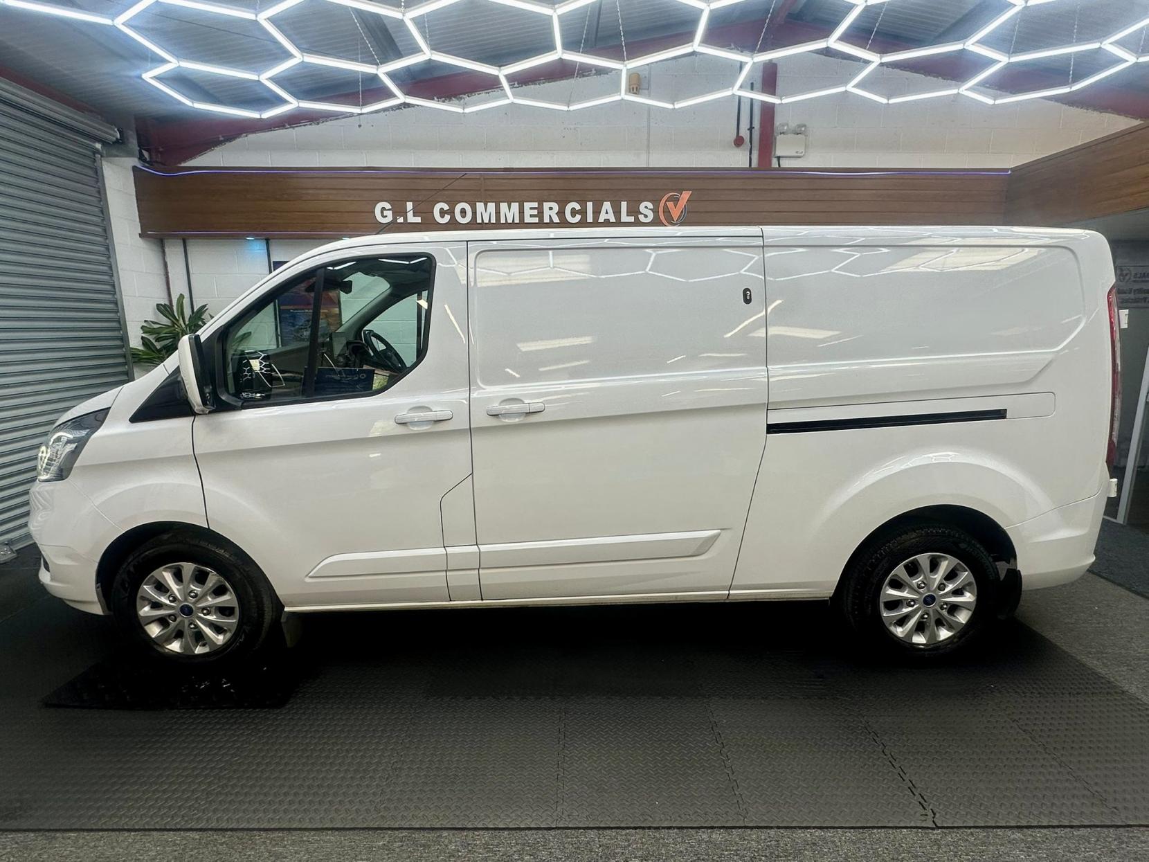 2023 Ford Transit Custom 2.0 300 EcoBlue Limited Panel Van 5dr Diesel Manual L2 H1 Euro 6 (s/s) (130 ps) - Thumbnail 3