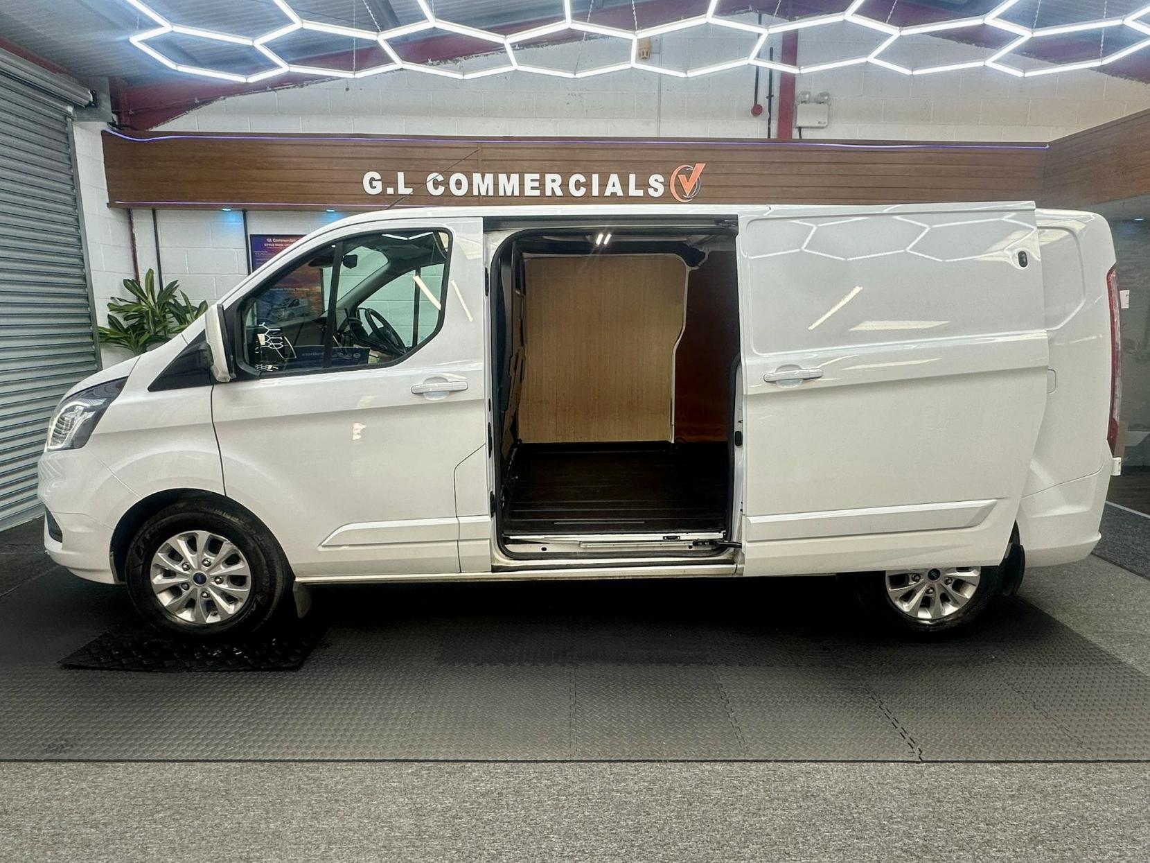 2023 Ford Transit Custom 2.0 300 EcoBlue Limited Panel Van 5dr Diesel Manual L2 H1 Euro 6 (s/s) (130 ps) - Thumbnail 2