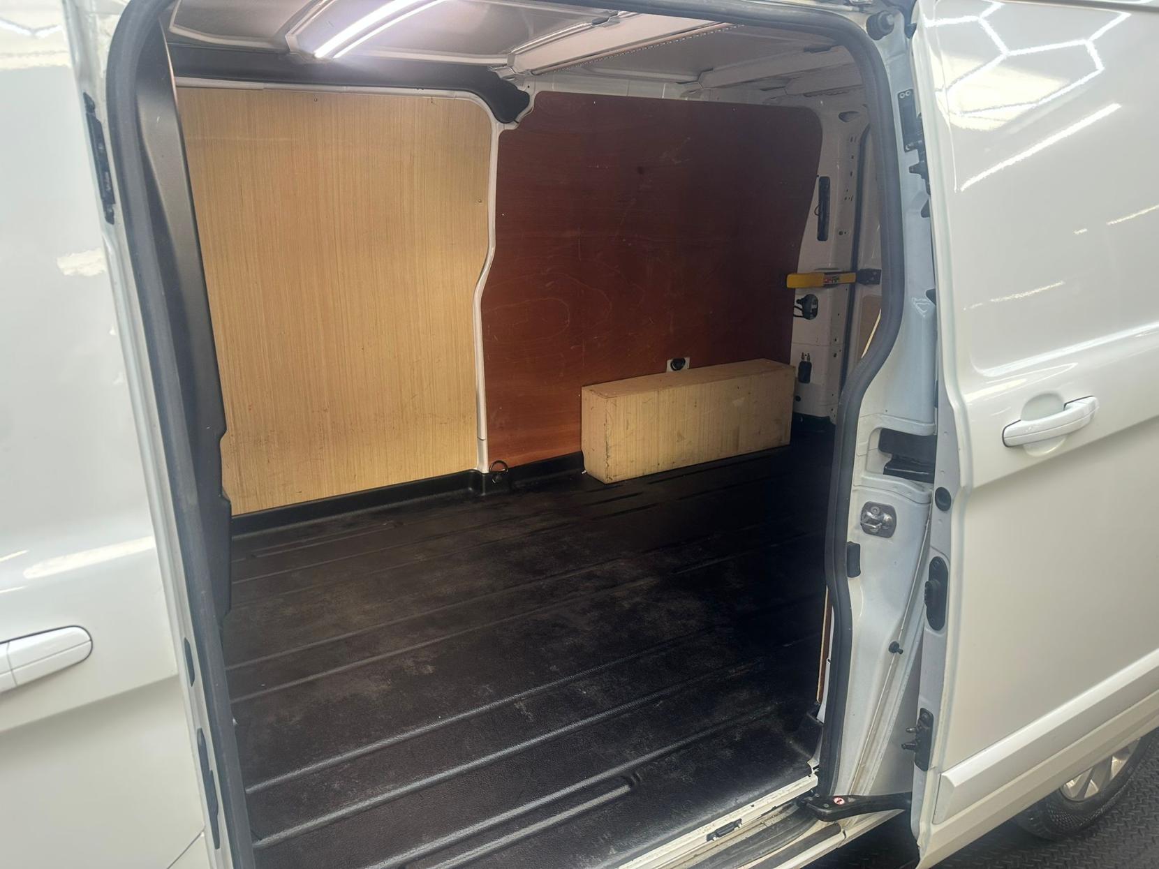2023 Ford Transit Custom 2.0 300 EcoBlue Limited Panel Van 5dr Diesel Manual L2 H1 Euro 6 (s/s) (130 ps) - Thumbnail 7