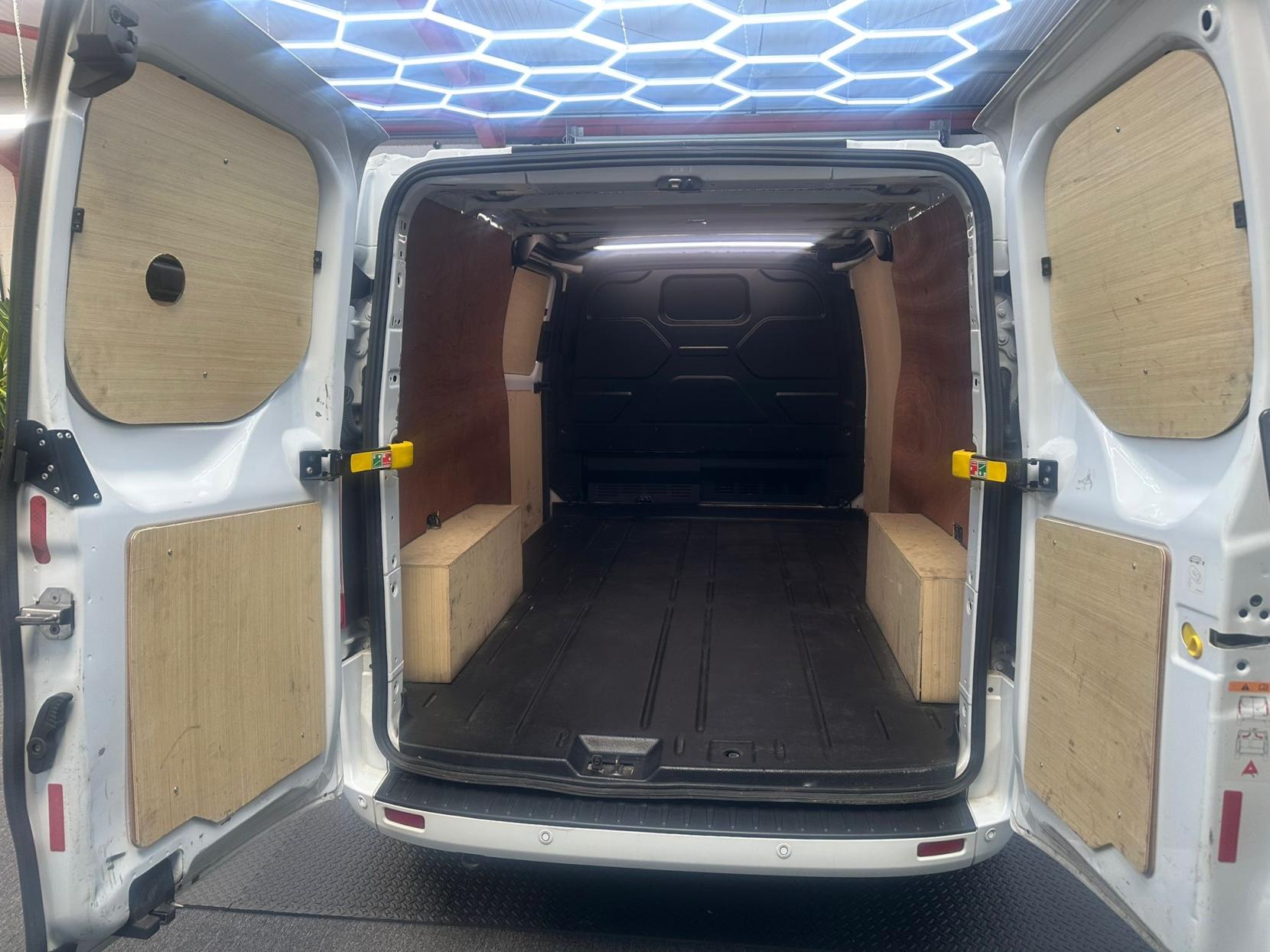 2023 Ford Transit Custom 2.0 300 EcoBlue Limited Panel Van 5dr Diesel Manual L2 H1 Euro 6 (s/s) (130 ps) - Thumbnail 10