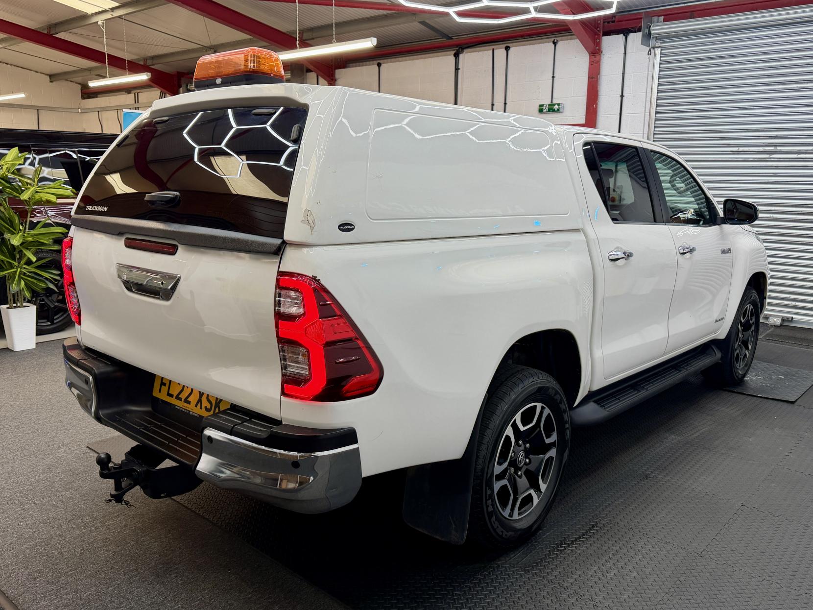 2022 Toyota Hilux - Thumbnail 5