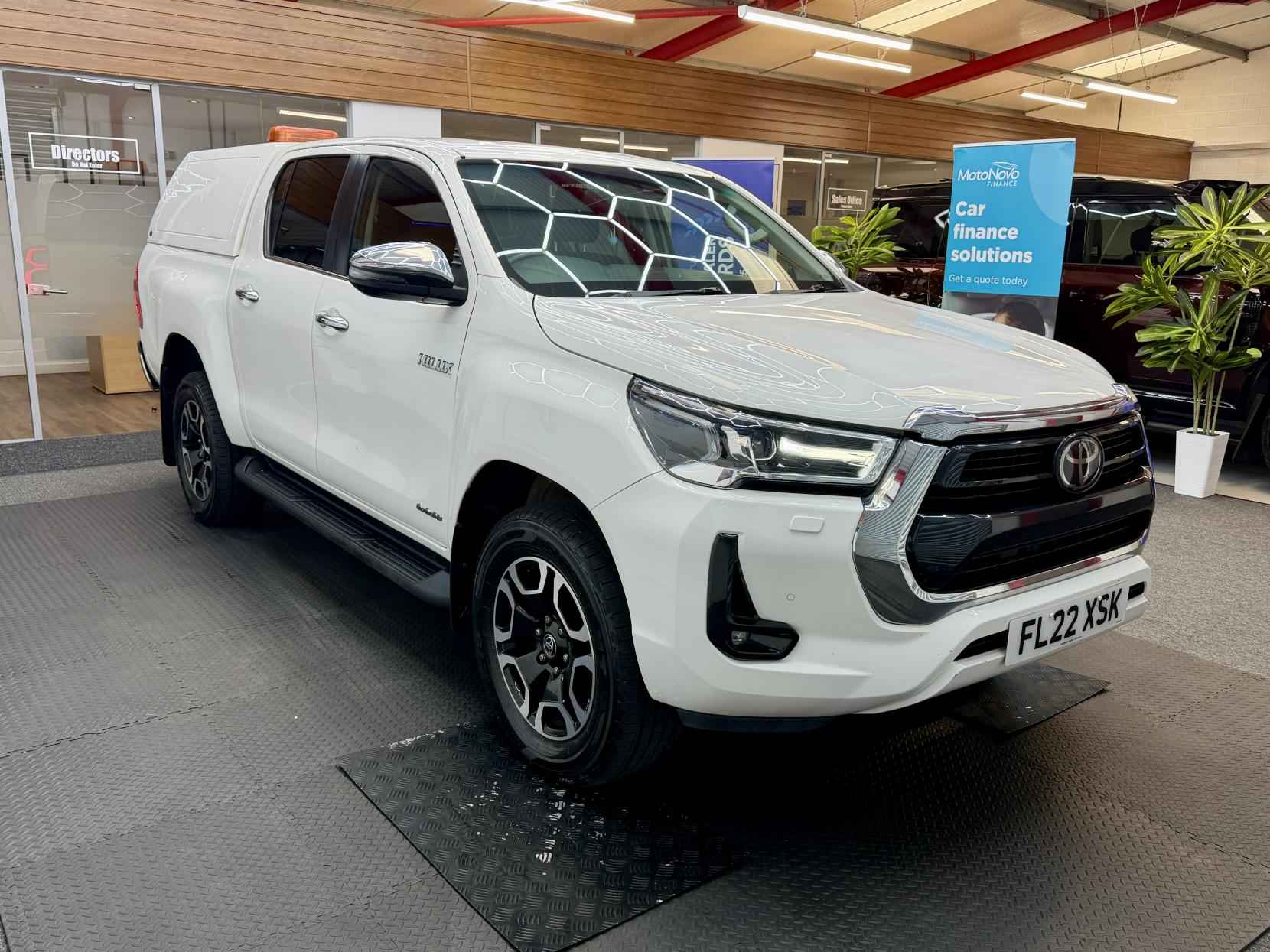 2022 Toyota Hilux - Thumbnail 6