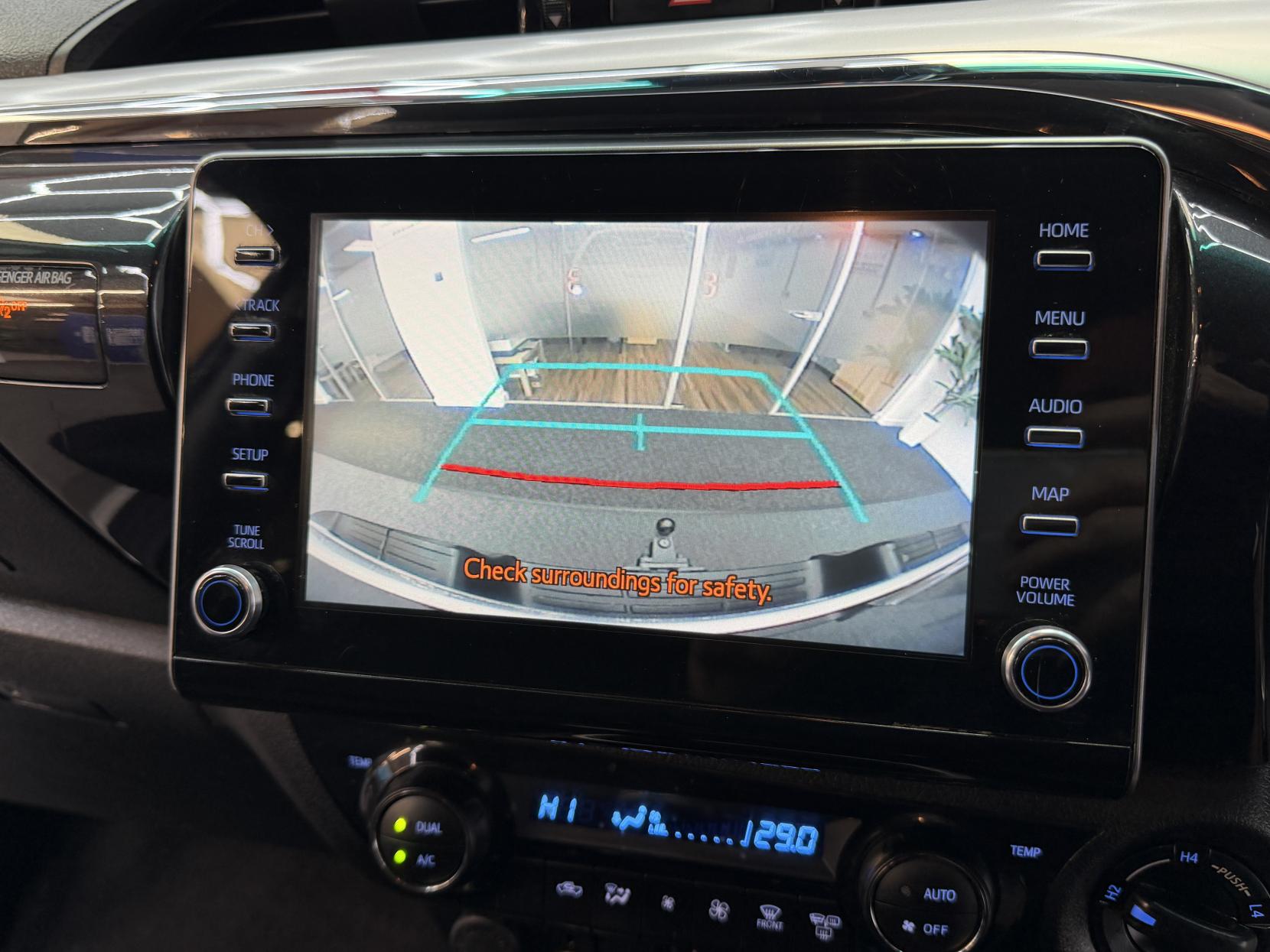 2022 Toyota Hilux - Thumbnail 12