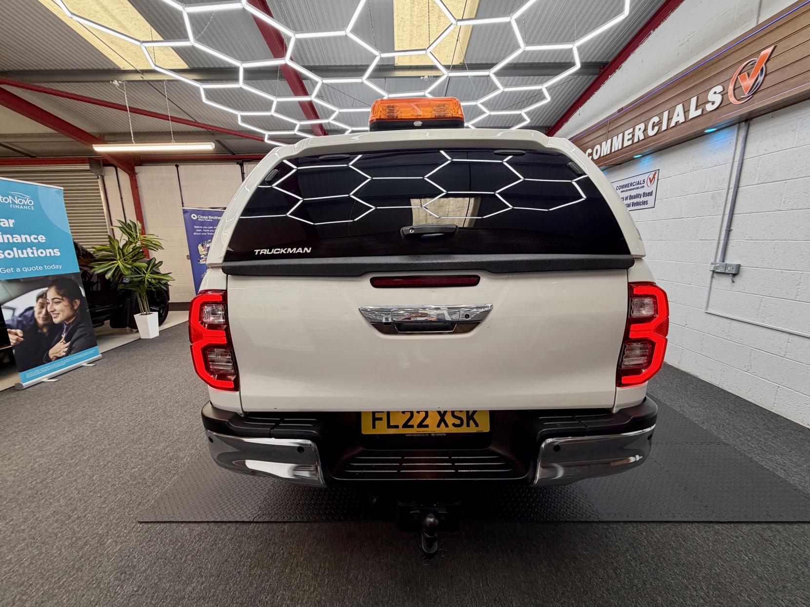 2022 Toyota Hilux - Thumbnail 7