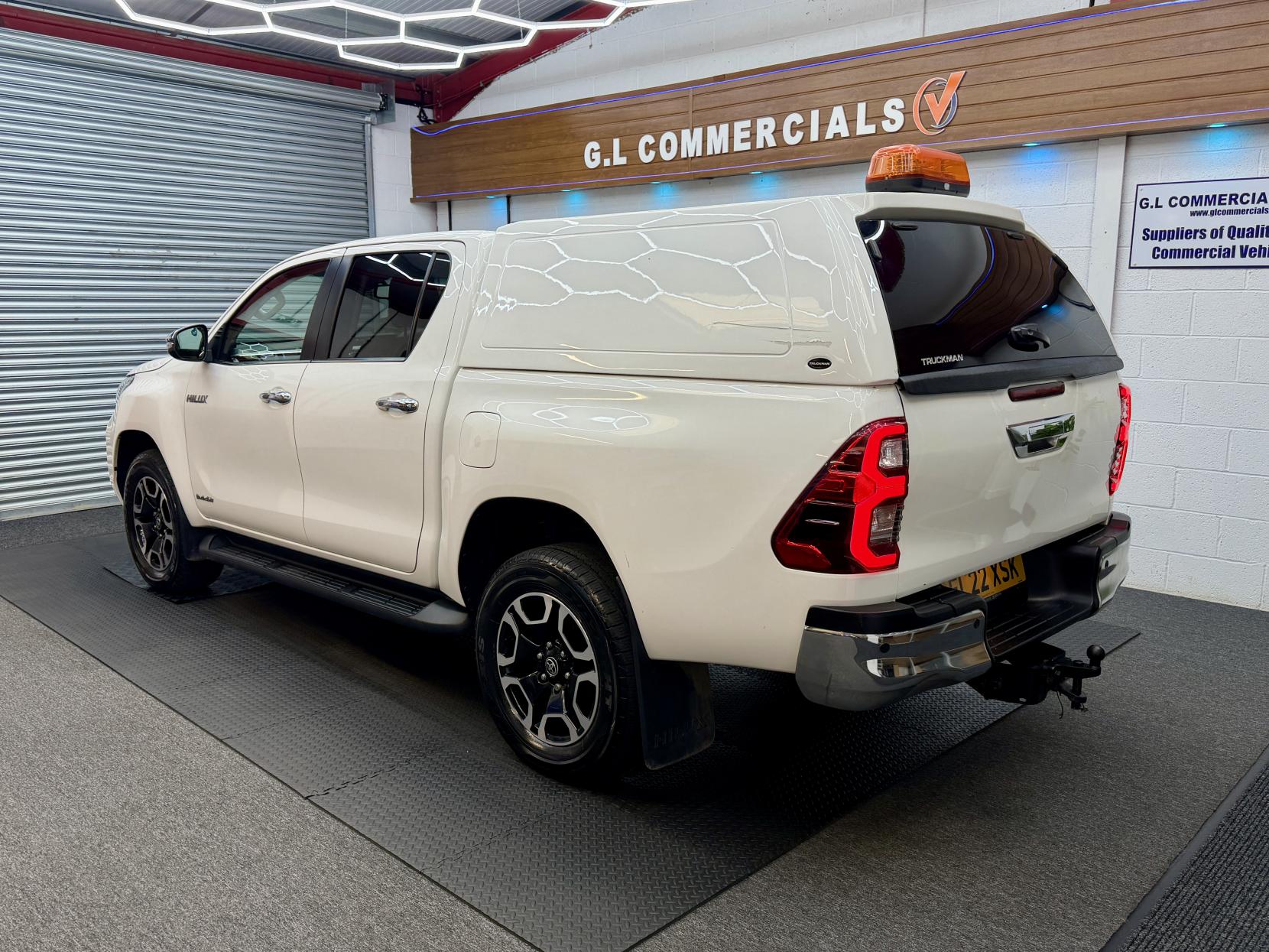 2022 Toyota Hilux - Thumbnail 4