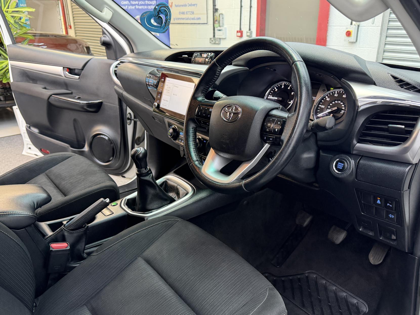 2022 Toyota Hilux - Thumbnail 9