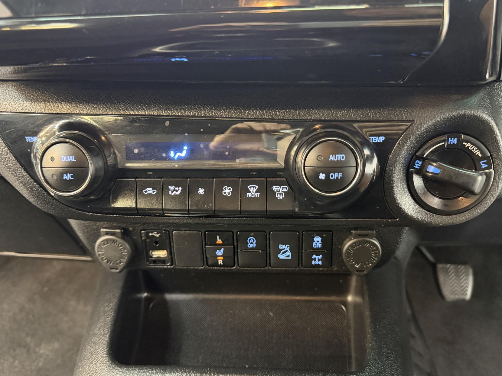 2022 Toyota Hilux - Thumbnail 15
