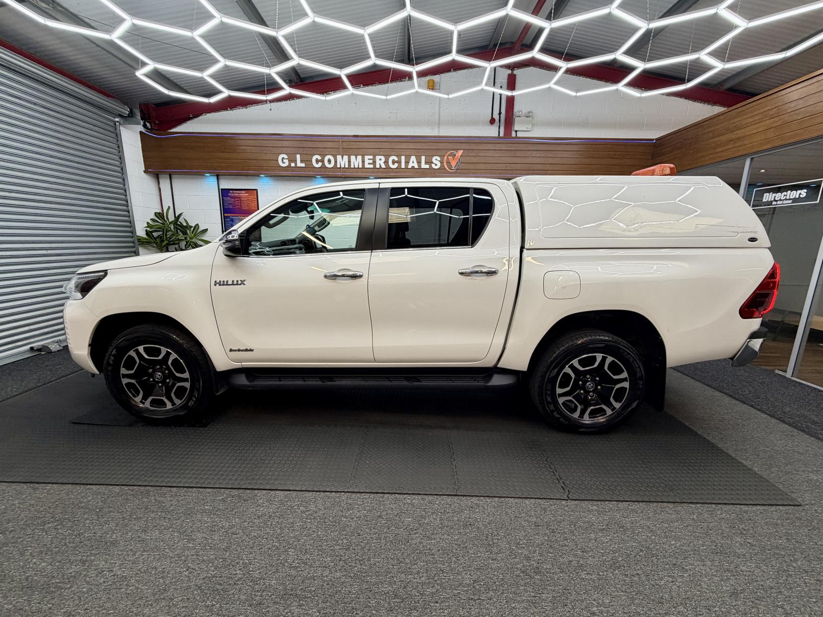 2022 Toyota Hilux - Thumbnail 2