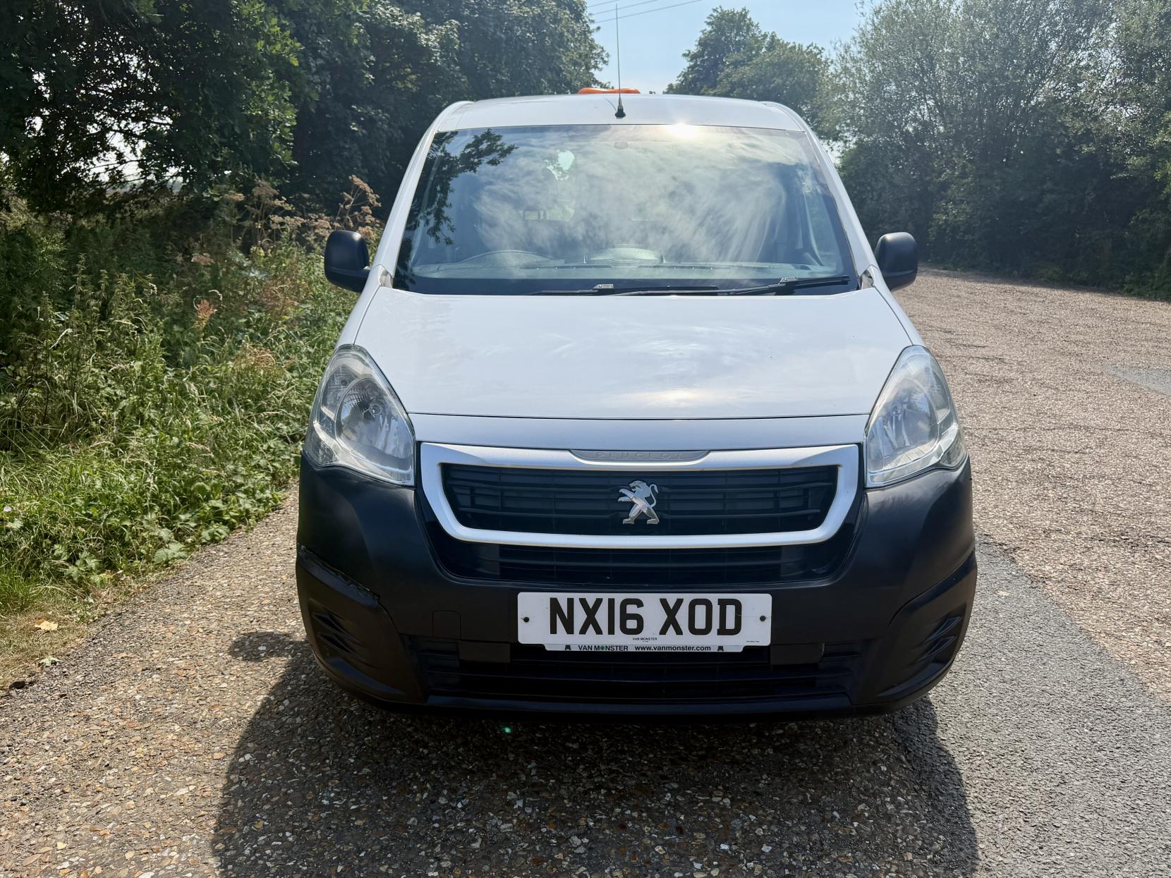 2016 Peugeot Partner 1.6 BlueHDi 744 S Combi Van 6dr Diesel Manual L2 (113 g/km, 97.64 bhp) - Thumbnail 3