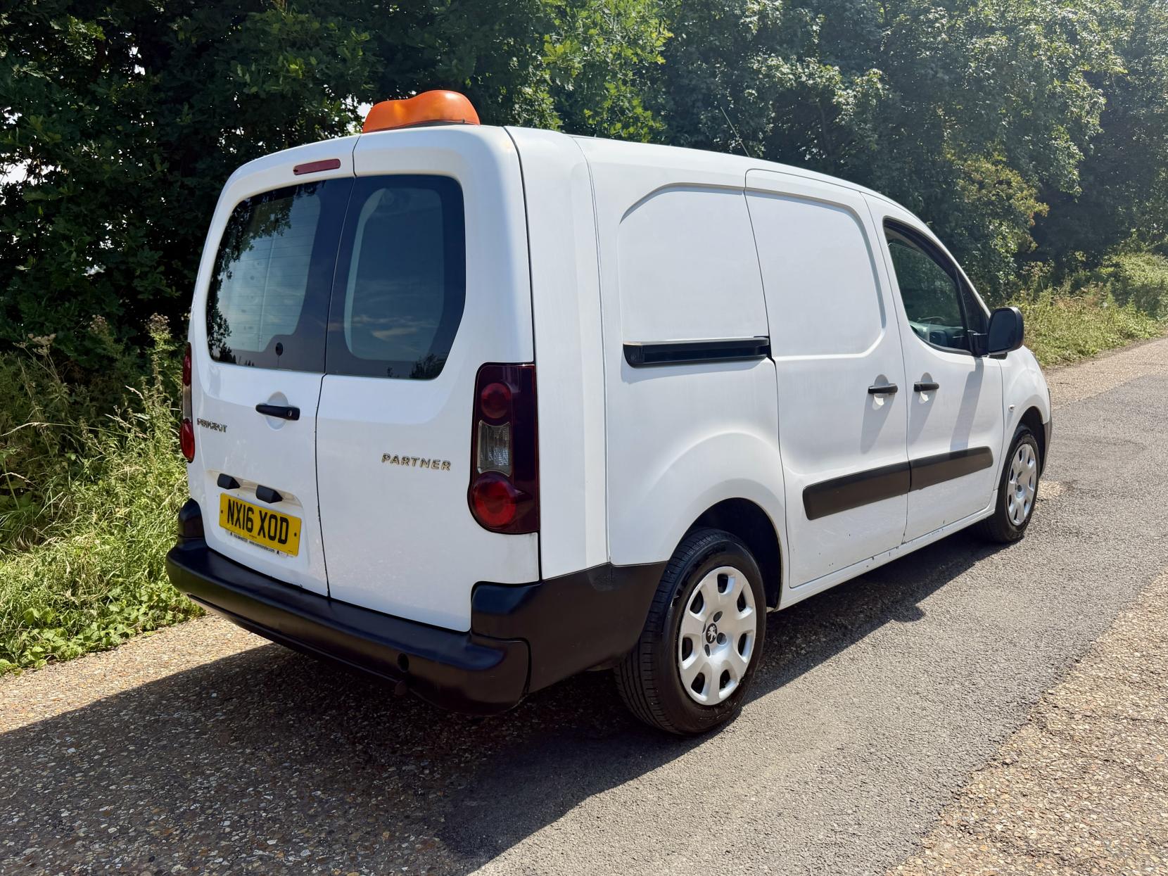 2016 Peugeot Partner 1.6 BlueHDi 744 S Combi Van 6dr Diesel Manual L2 (113 g/km, 97.64 bhp) - Thumbnail 7