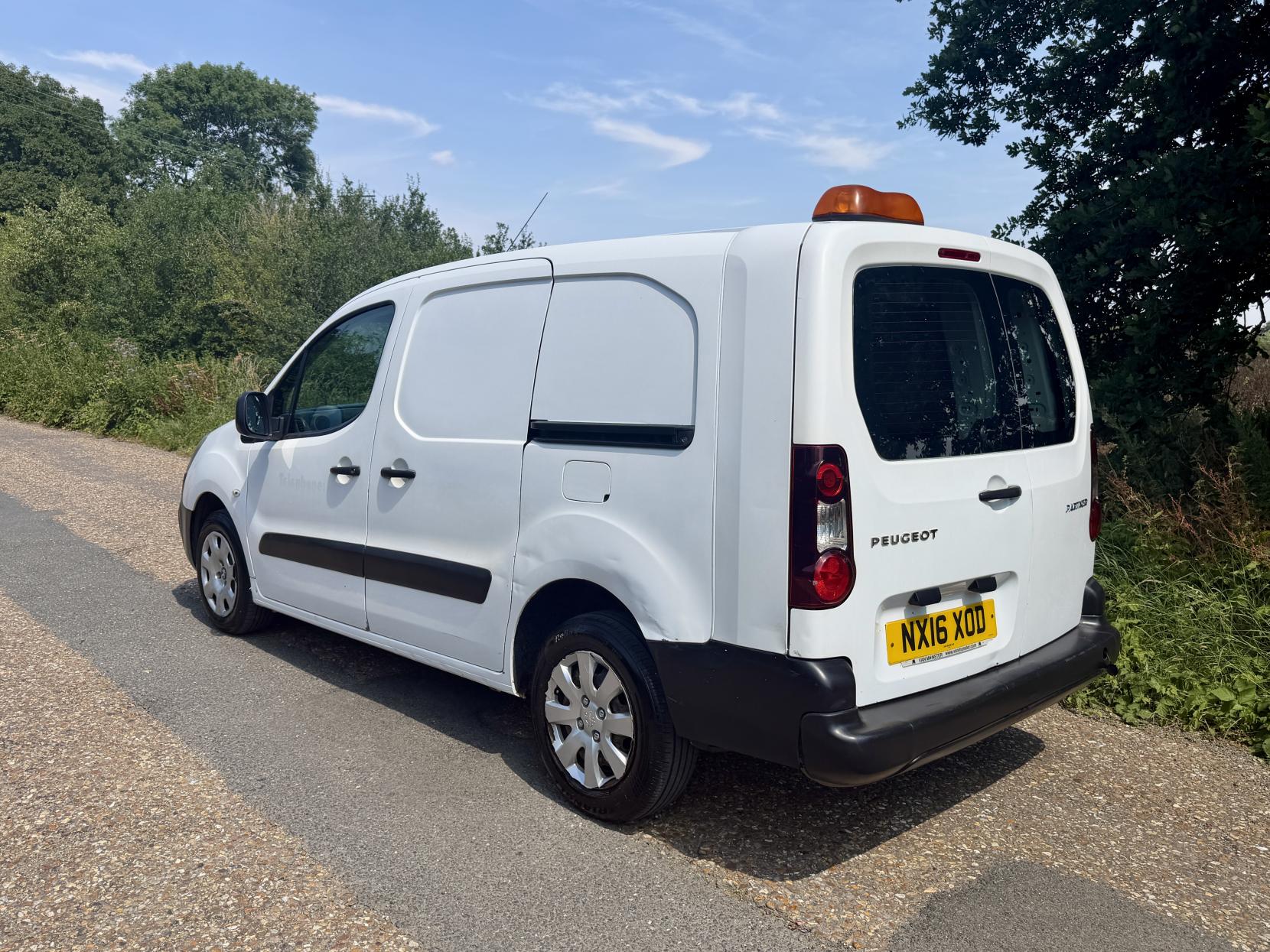 2016 Peugeot Partner 1.6 BlueHDi 744 S Combi Van 6dr Diesel Manual L2 (113 g/km, 97.64 bhp) - Thumbnail 6