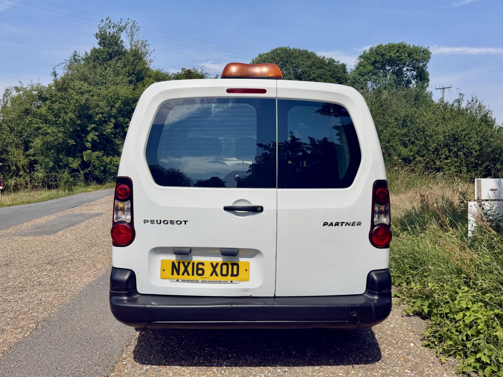 2016 Peugeot Partner 1.6 BlueHDi 744 S Combi Van 6dr Diesel Manual L2 (113 g/km, 97.64 bhp) - Thumbnail 8