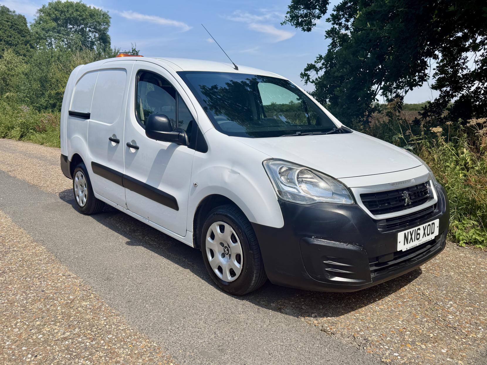 2016 Peugeot Partner 1.6 BlueHDi 744 S Combi Van 6dr Diesel Manual L2 (113 g/km, 97.64 bhp) - Thumbnail 4