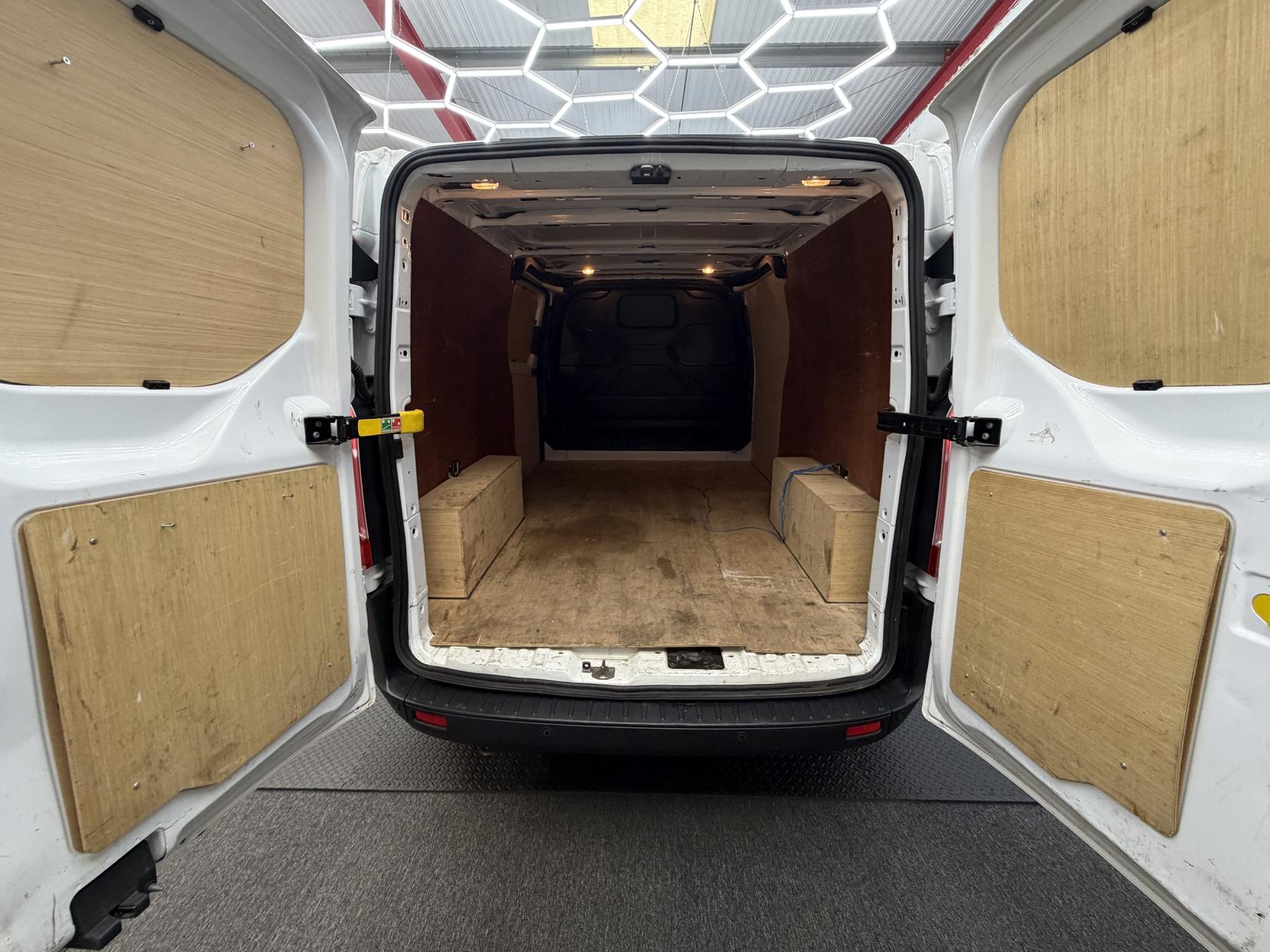 2023 Ford Transit Custom 2.0 300 EcoBlue Leader Panel Van 5dr Diesel Manual L2 H1 Euro 6 (s/s) (130 ps) - Thumbnail 15