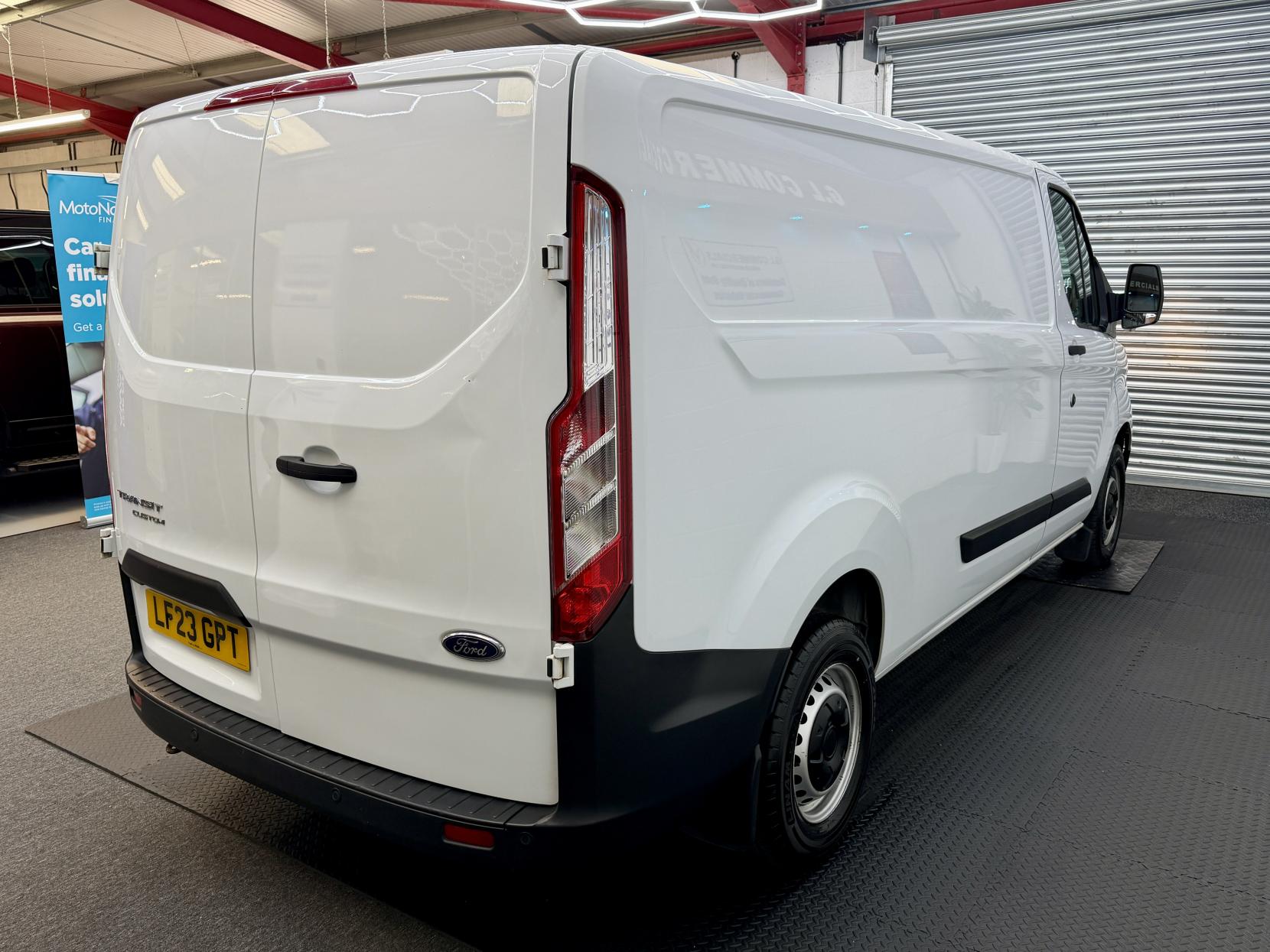 2023 Ford Transit Custom 2.0 300 EcoBlue Leader Panel Van 5dr Diesel Manual L2 H1 Euro 6 (s/s) (130 ps) - Thumbnail 5