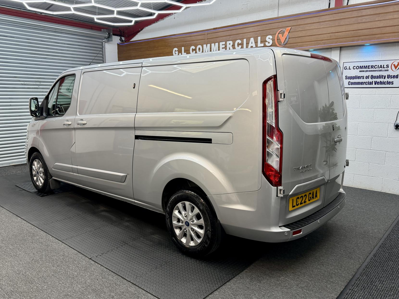 2022 Ford Transit Custom 2.0 300 EcoBlue Limited Panel Van 5dr Diesel Manual L2 H1 Euro 6 (s/s) (130 ps) - Thumbnail 4