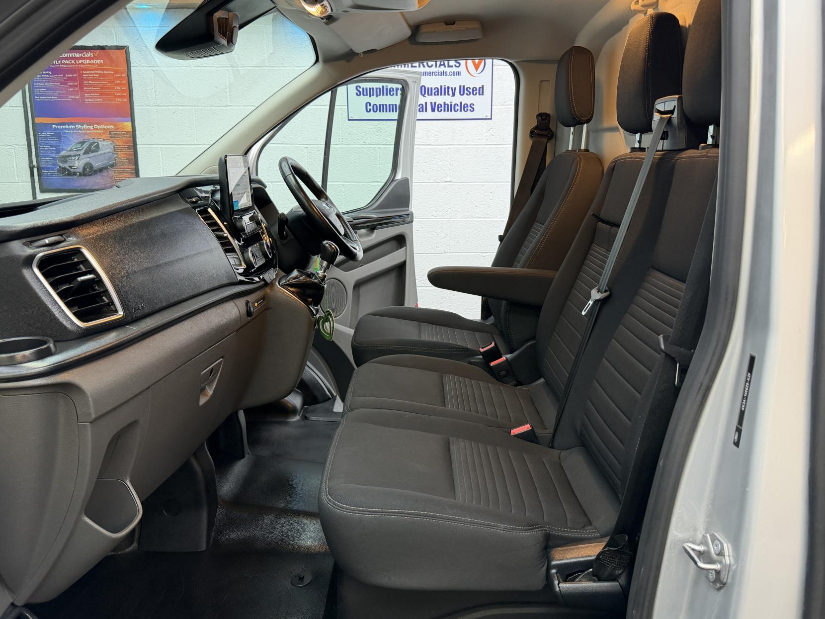 2022 Ford Transit Custom 2.0 300 EcoBlue Limited Panel Van 5dr Diesel Manual L2 H1 Euro 6 (s/s) (130 ps) - Thumbnail 9