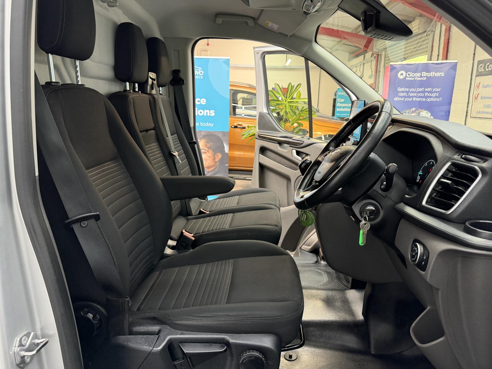 2022 Ford Transit Custom 2.0 300 EcoBlue Limited Panel Van 5dr Diesel Manual L2 H1 Euro 6 (s/s) (130 ps) - Thumbnail 12