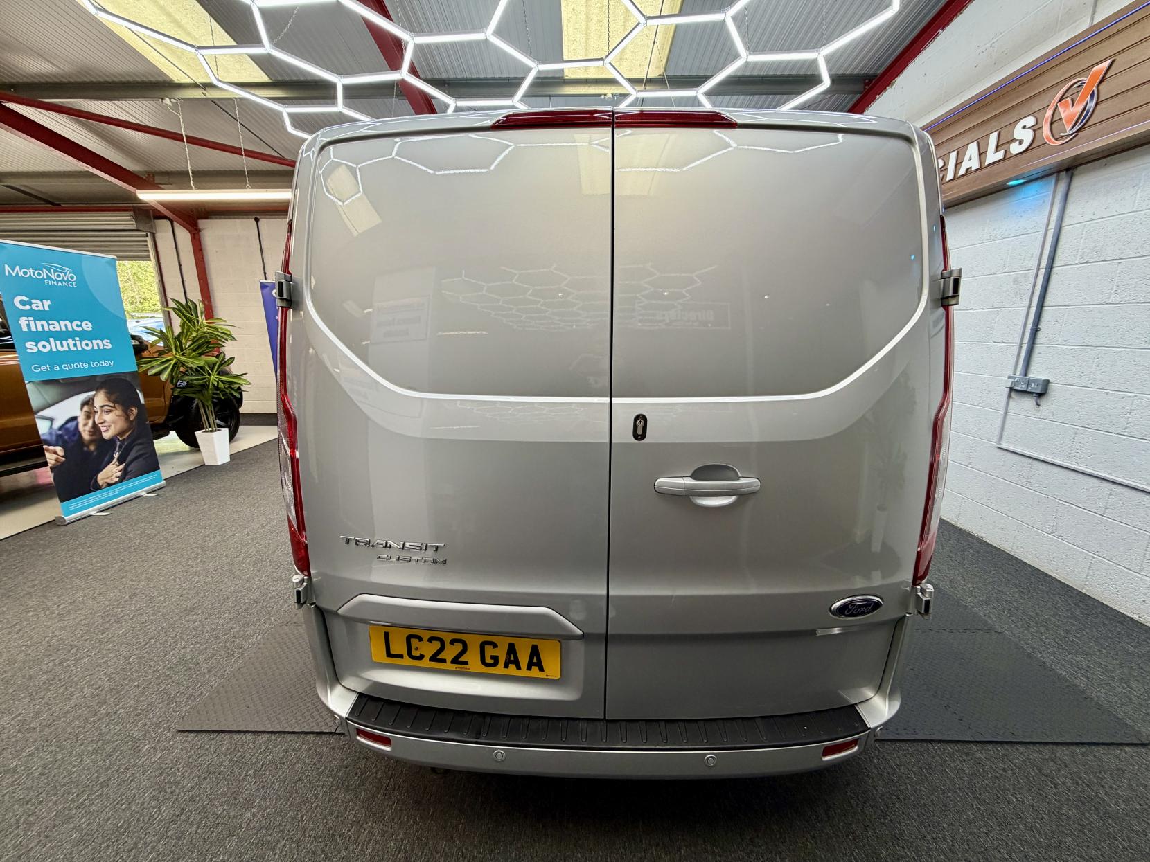 2022 Ford Transit Custom 2.0 300 EcoBlue Limited Panel Van 5dr Diesel Manual L2 H1 Euro 6 (s/s) (130 ps) - Thumbnail 6