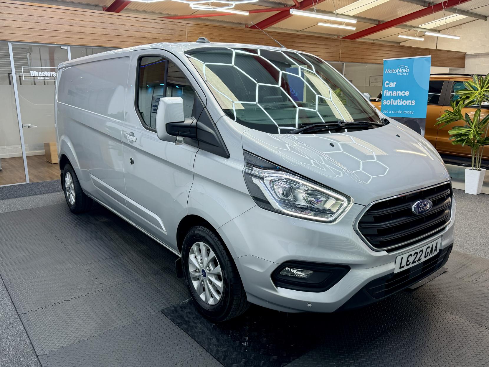 2022 Ford Transit Custom 2.0 300 EcoBlue Limited Panel Van 5dr Diesel Manual L2 H1 Euro 6 (s/s) (130 ps) - Thumbnail 7