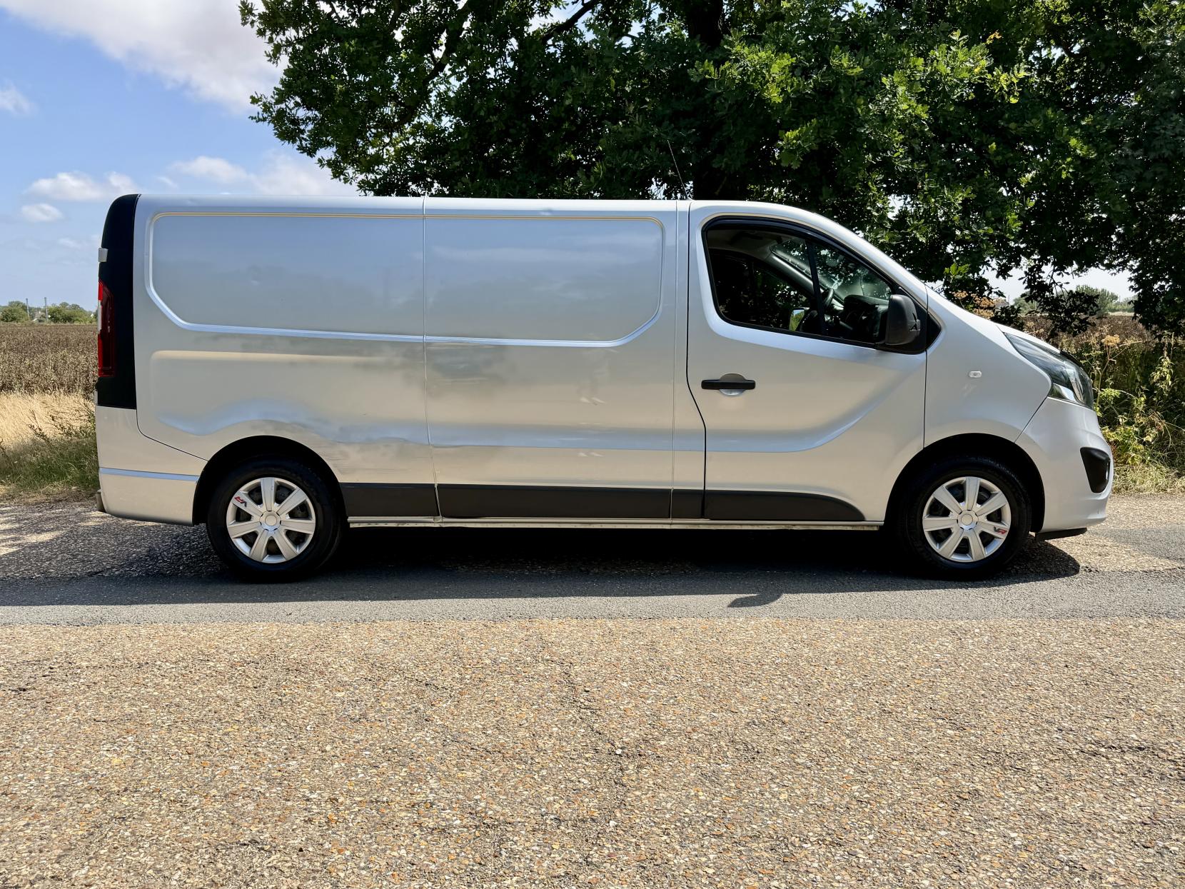 2019 Vauxhall Vivaro 1.6 CDTi 2900 Sportive Panel Van 5dr Diesel Manual L2 H1 Euro 6 (120 ps) - Thumbnail 7