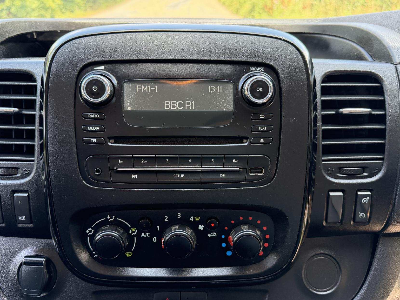2019 Vauxhall Vivaro 1.6 CDTi 2900 Sportive Panel Van 5dr Diesel Manual L2 H1 Euro 6 (120 ps) - Thumbnail 18