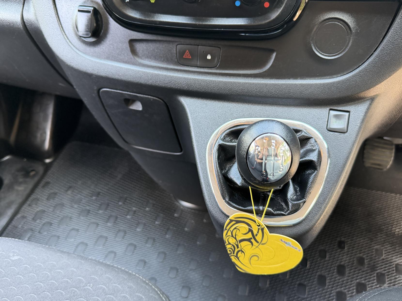 2019 Vauxhall Vivaro 1.6 CDTi 2900 Sportive Panel Van 5dr Diesel Manual L2 H1 Euro 6 (120 ps) - Thumbnail 19