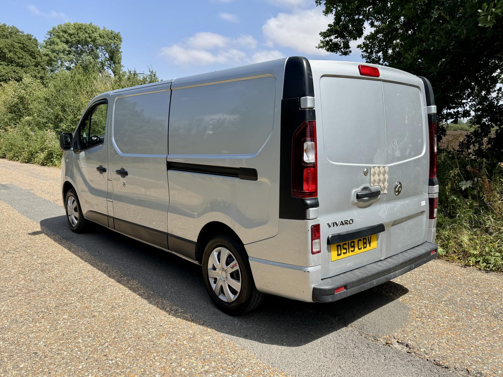 2019 Vauxhall Vivaro 1.6 CDTi 2900 Sportive Panel Van 5dr Diesel Manual L2 H1 Euro 6 (120 ps) - Thumbnail 3