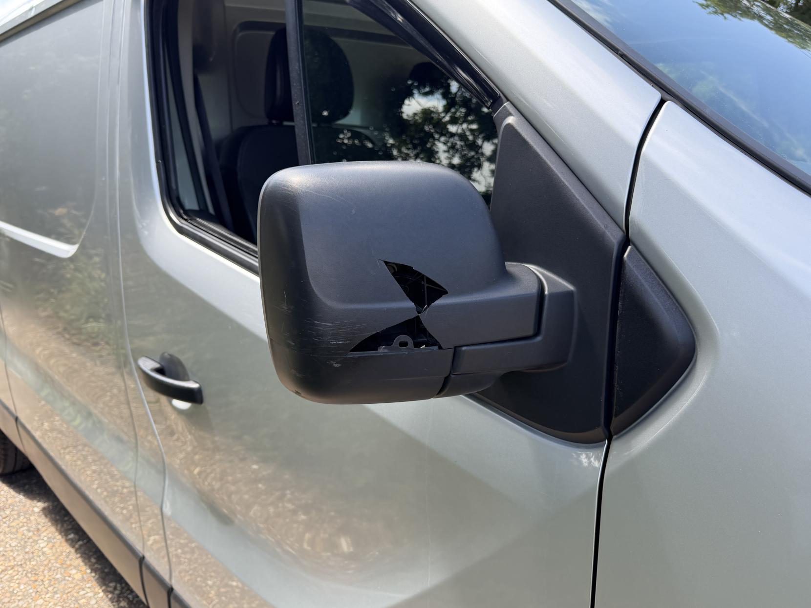 2019 Vauxhall Vivaro 1.6 CDTi 2900 Sportive Panel Van 5dr Diesel Manual L2 H1 Euro 6 (120 ps) - Thumbnail 14