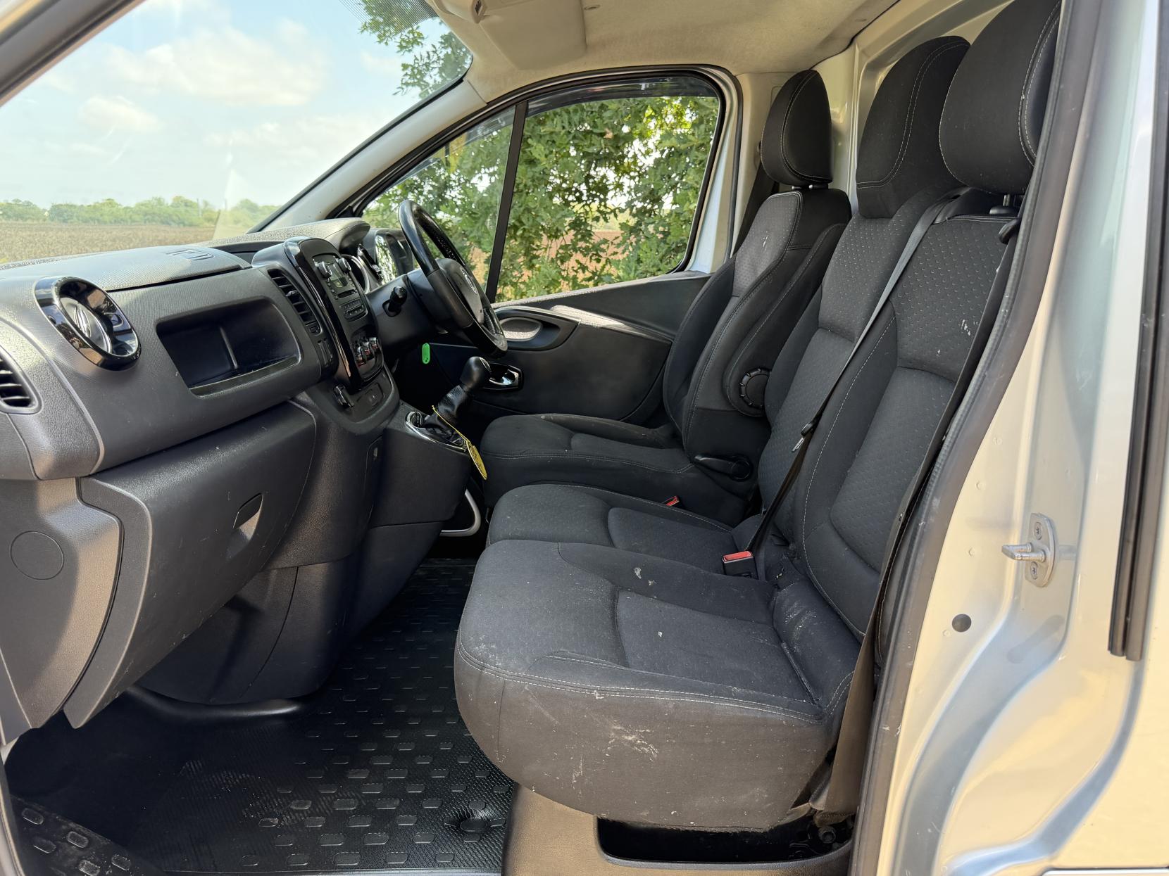 2019 Vauxhall Vivaro 1.6 CDTi 2900 Sportive Panel Van 5dr Diesel Manual L2 H1 Euro 6 (120 ps) - Thumbnail 12