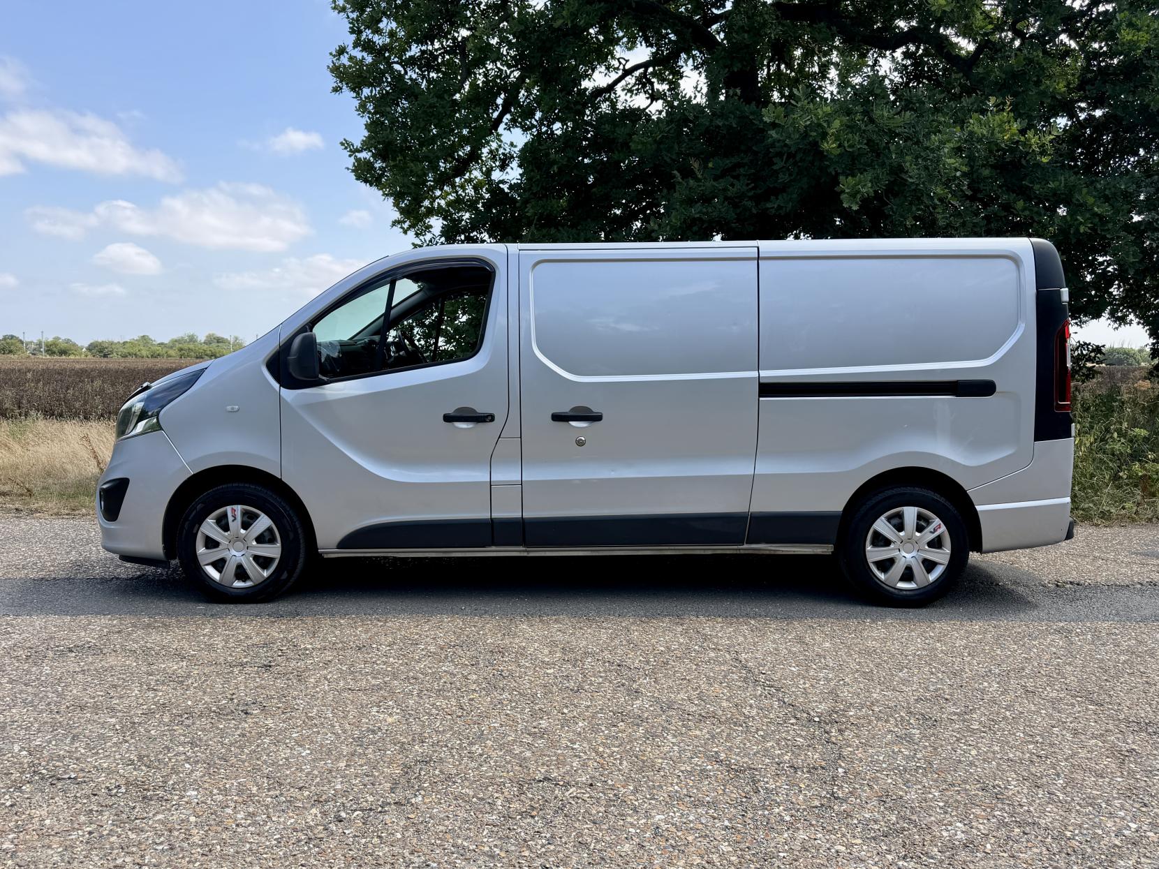 2019 Vauxhall Vivaro 1.6 CDTi 2900 Sportive Panel Van 5dr Diesel Manual L2 H1 Euro 6 (120 ps) - Thumbnail 2